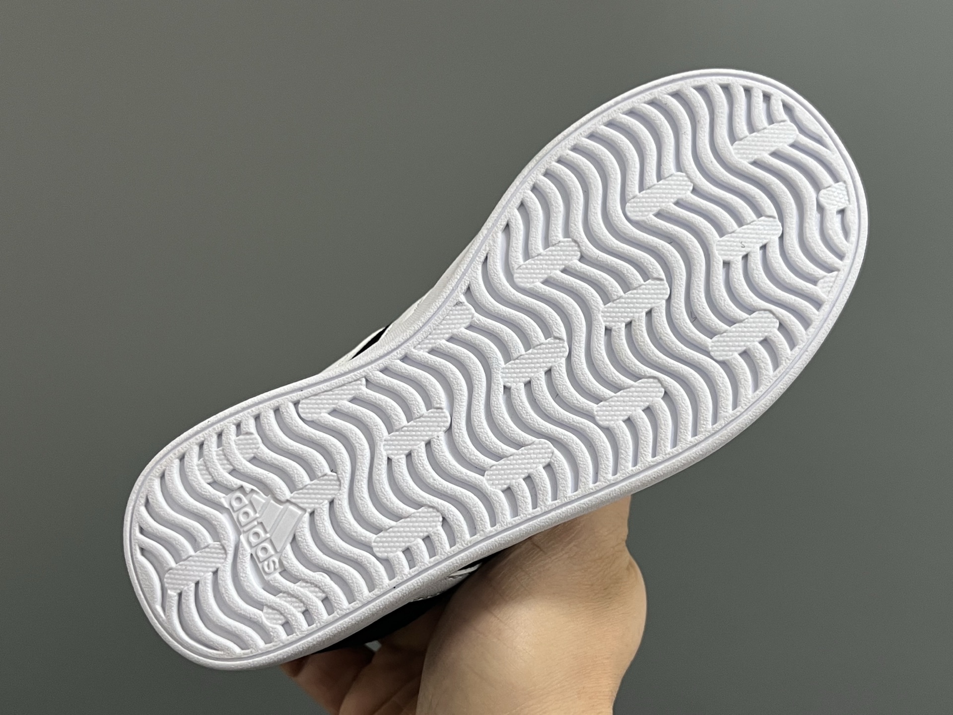 图片[5]-AD学院风儿童魔术贴休闲鞋22-37码 22-27码双扣魔术贴 28-37码魔术贴➕松紧带 优质皮料，质感超高级‼️魔术贴设计，穿脱方便✌🏻 耐磨防滑大底，满足日常生活👍🏻-选品中心