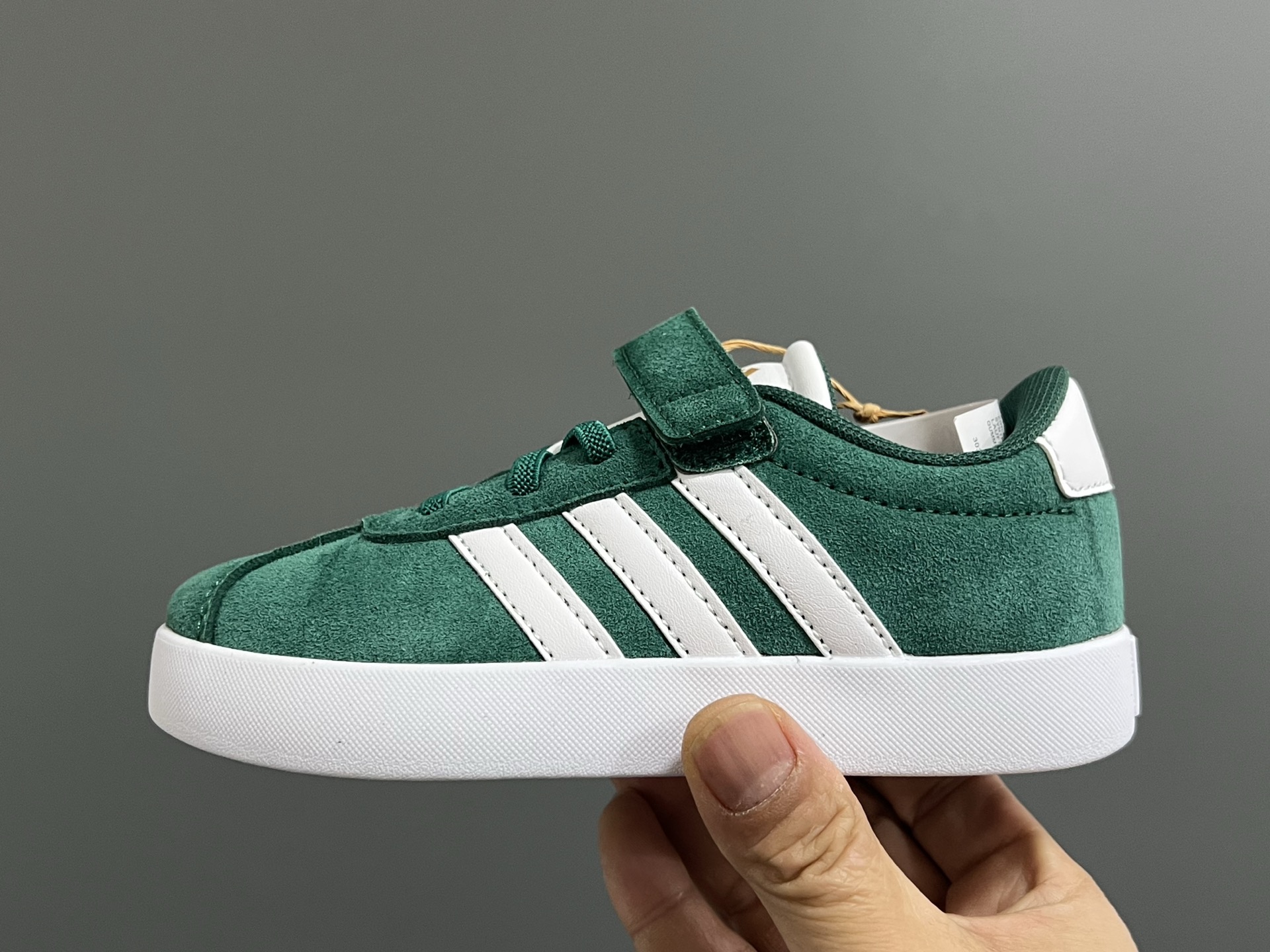 图片[4]-AD学院风儿童魔术贴休闲鞋22-37码 22-27码双扣魔术贴 28-37码魔术贴➕松紧带 优质皮料，质感超高级‼️魔术贴设计，穿脱方便✌🏻 耐磨防滑大底，满足日常生活👍🏻-选品中心