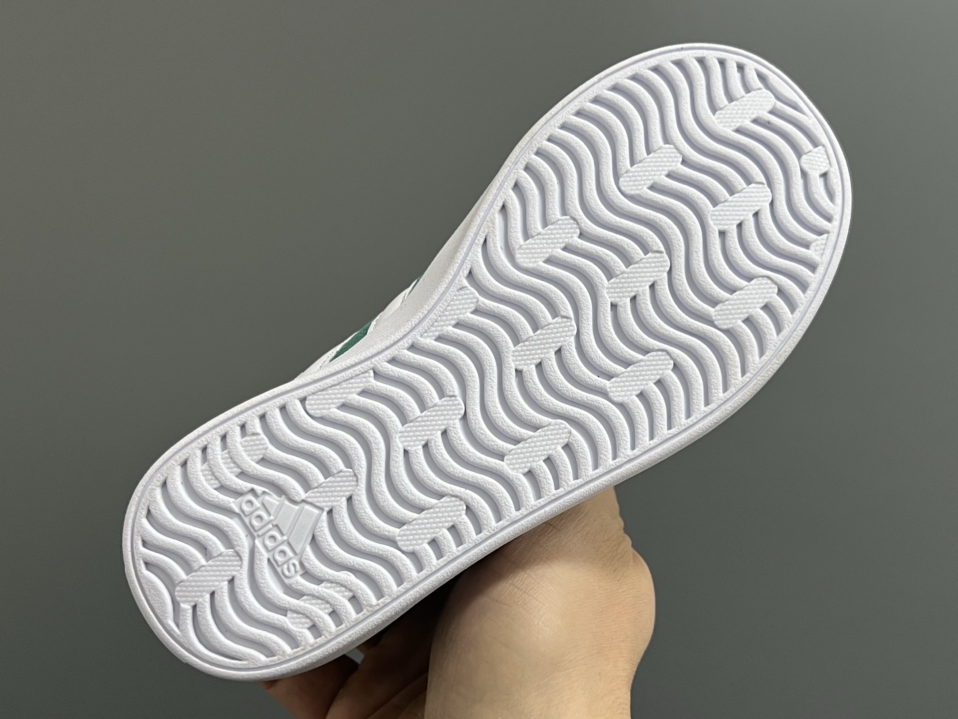 图片[5]-AD学院风儿童魔术贴休闲鞋22-37码 22-27码双扣魔术贴 28-37码魔术贴➕松紧带 优质皮料，质感超高级‼️魔术贴设计，穿脱方便✌🏻 耐磨防滑大底，满足日常生活👍🏻-选品中心