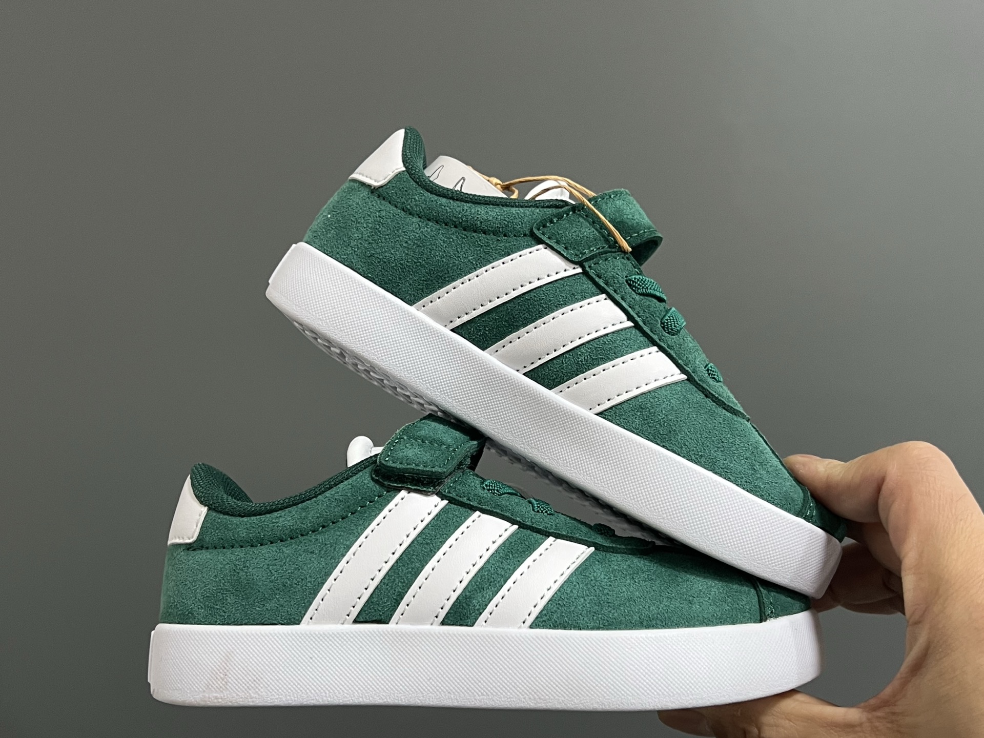 图片[9]-AD学院风儿童魔术贴休闲鞋22-37码 22-27码双扣魔术贴 28-37码魔术贴➕松紧带 优质皮料，质感超高级‼️魔术贴设计，穿脱方便✌🏻 耐磨防滑大底，满足日常生活👍🏻-选品中心