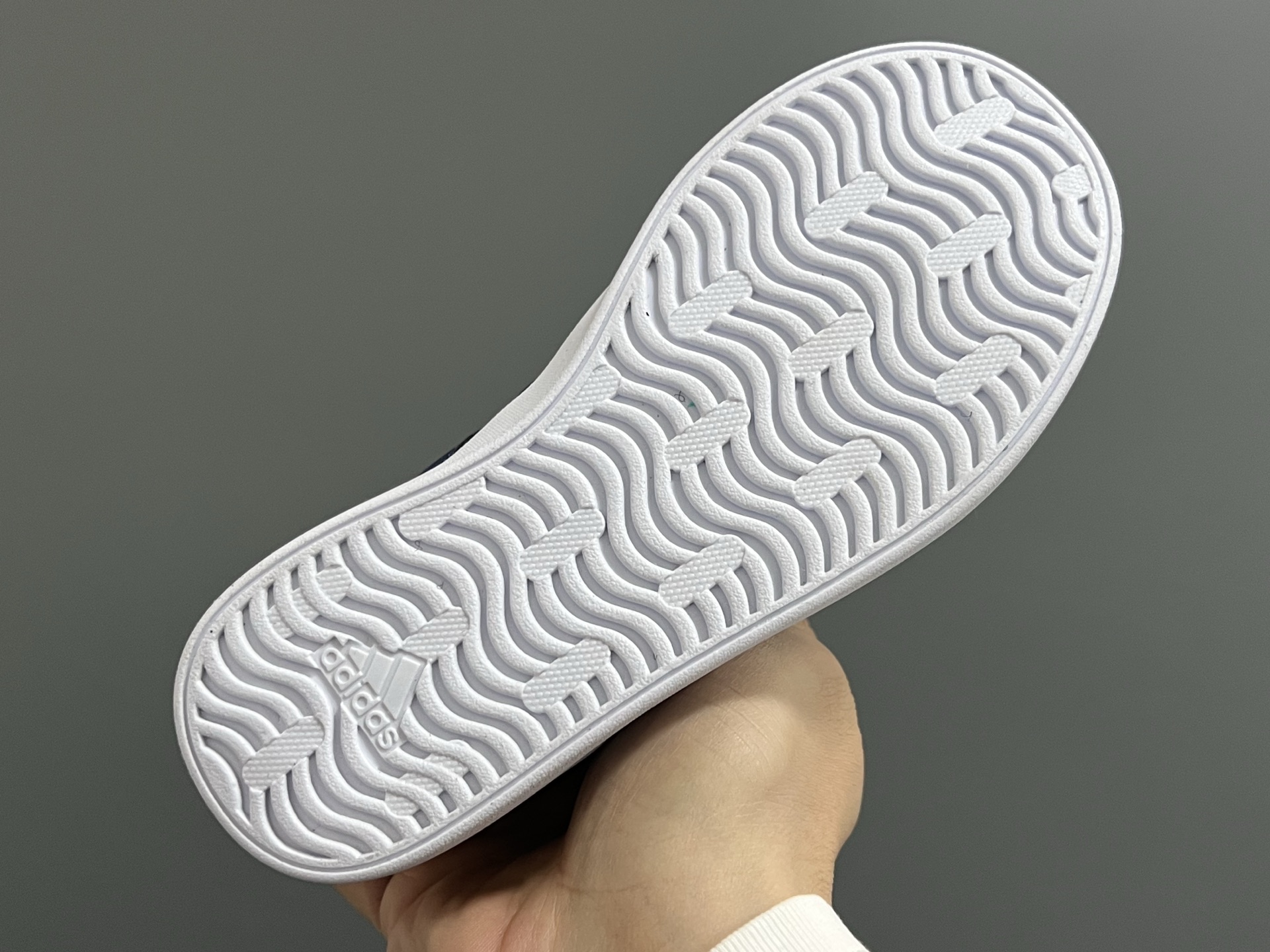 图片[5]-AD学院风儿童魔术贴休闲鞋22-37码 22-27码双扣魔术贴 28-37码魔术贴➕松紧带 优质皮料，质感超高级‼️魔术贴设计，穿脱方便✌🏻 耐磨防滑大底，满足日常生活👍🏻-选品中心