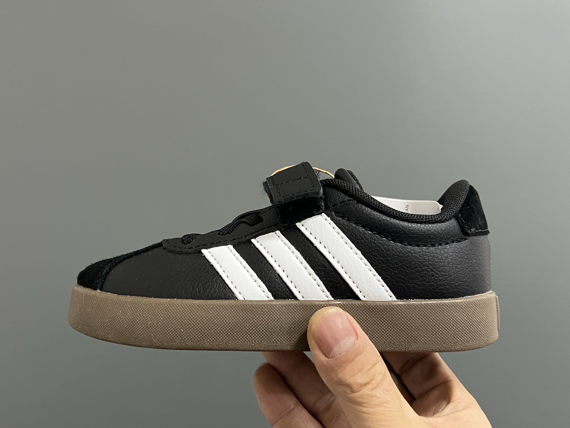 图片[4]-AD学院风儿童魔术贴休闲鞋22-37码 22-27码双扣魔术贴 28-37码魔术贴➕松紧带 优质皮料，质感超高级‼️魔术贴设计，穿脱方便✌🏻 耐磨防滑大底，满足日常生活👍🏻-选品中心