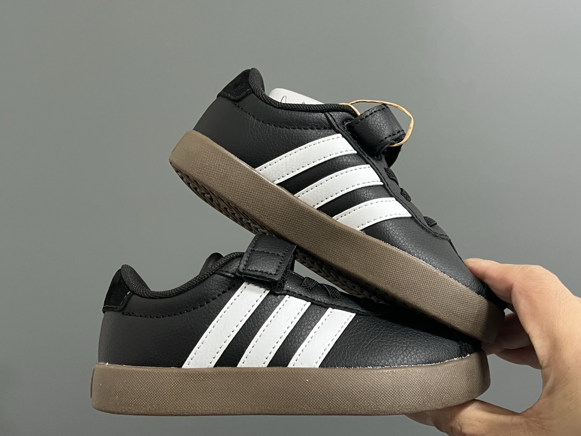 图片[9]-AD学院风儿童魔术贴休闲鞋22-37码 22-27码双扣魔术贴 28-37码魔术贴➕松紧带 优质皮料，质感超高级‼️魔术贴设计，穿脱方便✌🏻 耐磨防滑大底，满足日常生活👍🏻-选品中心