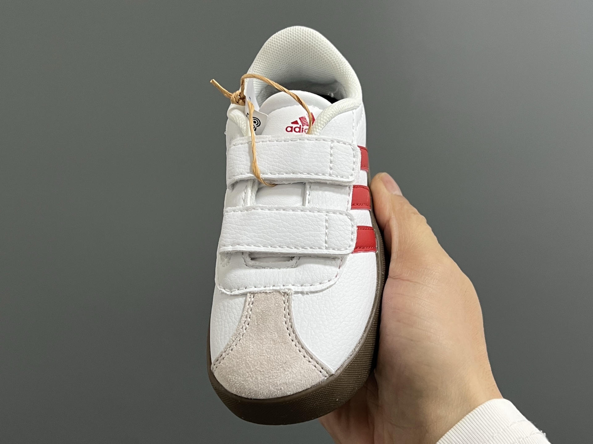 图片[3]-AD学院风儿童魔术贴休闲鞋22-37码 22-27码双扣魔术贴 28-37码魔术贴➕松紧带 优质皮料，质感超高级‼️魔术贴设计，穿脱方便✌🏻 耐磨防滑大底，满足日常生活👍🏻-选品中心