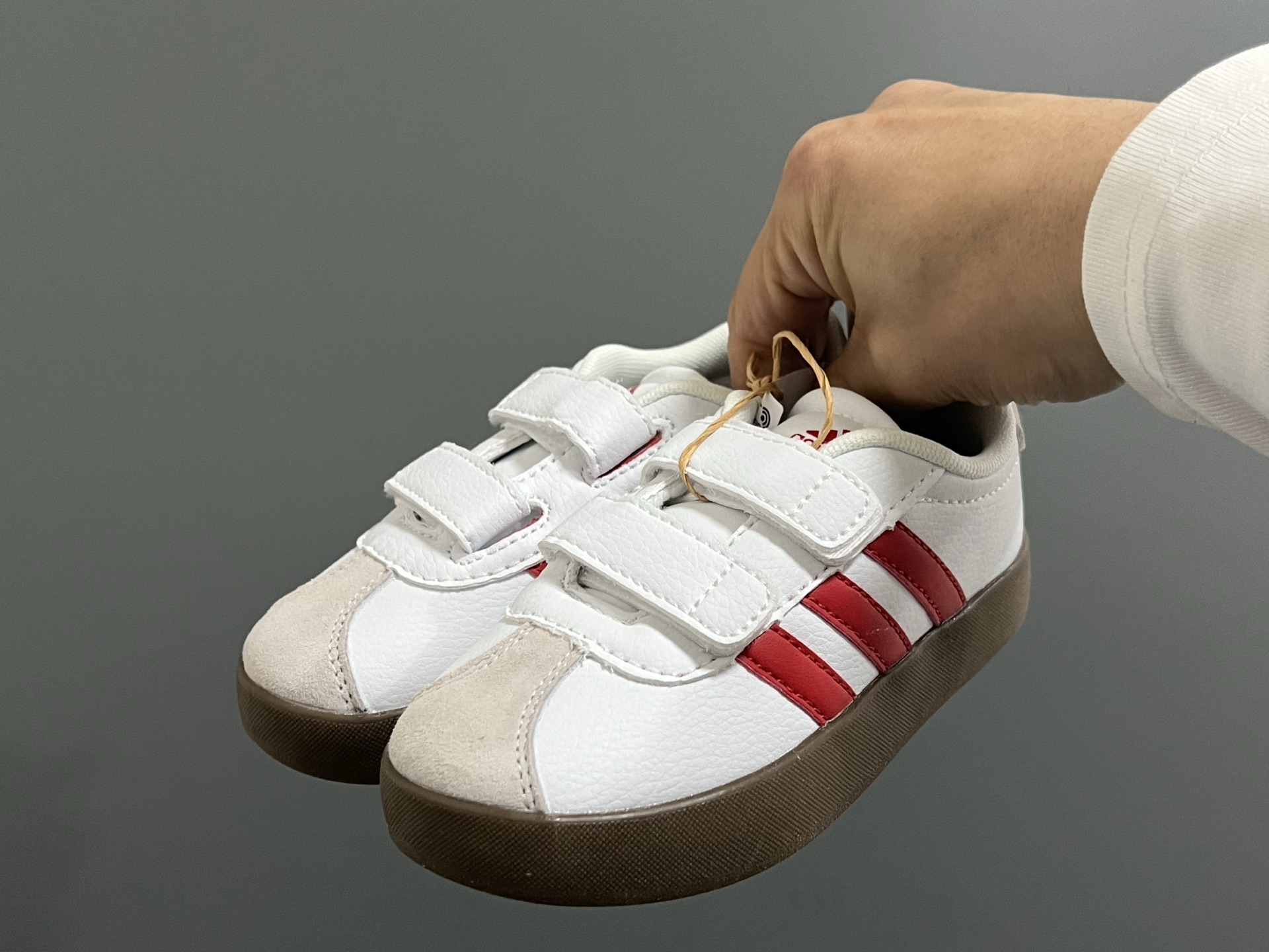 图片[2]-AD学院风儿童魔术贴休闲鞋22-37码 22-27码双扣魔术贴 28-37码魔术贴➕松紧带 优质皮料，质感超高级‼️魔术贴设计，穿脱方便✌🏻 耐磨防滑大底，满足日常生活👍🏻-选品中心