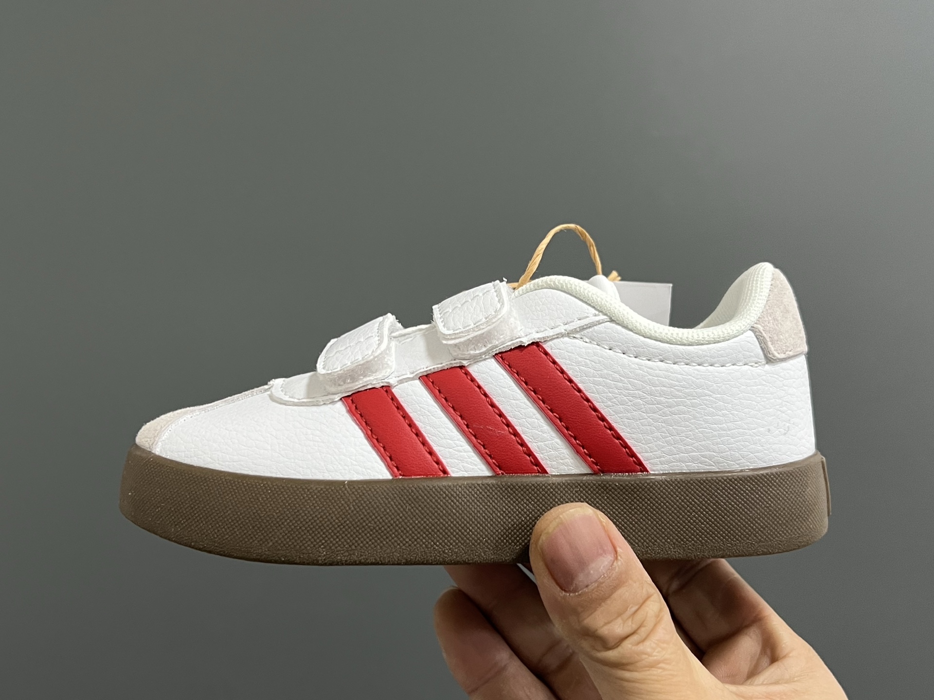 图片[4]-AD学院风儿童魔术贴休闲鞋22-37码 22-27码双扣魔术贴 28-37码魔术贴➕松紧带 优质皮料，质感超高级‼️魔术贴设计，穿脱方便✌🏻 耐磨防滑大底，满足日常生活👍🏻-选品中心