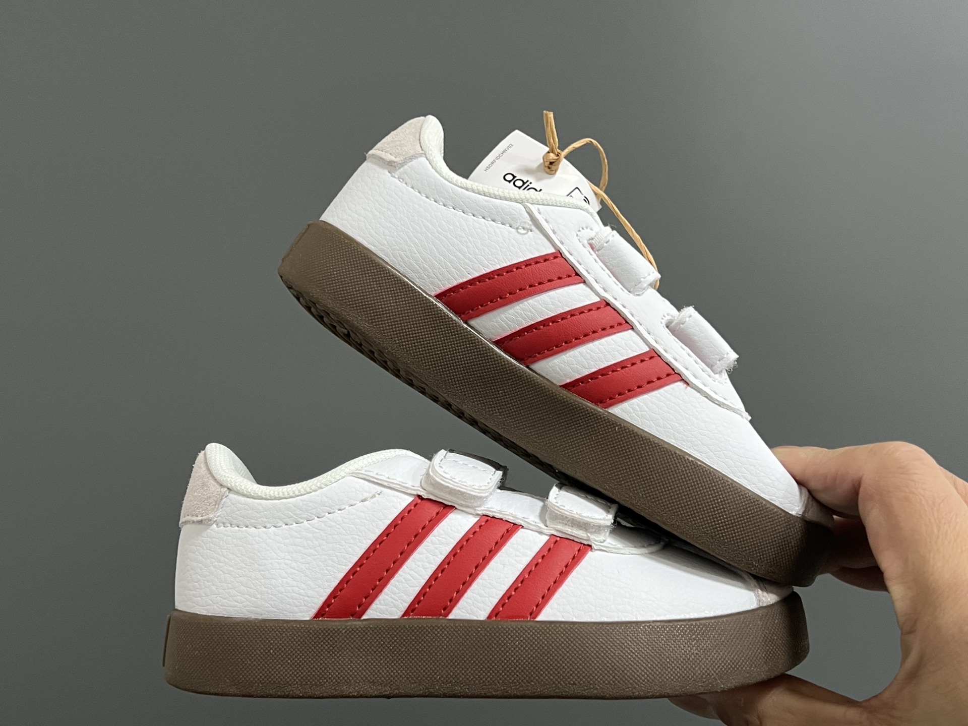 图片[9]-AD学院风儿童魔术贴休闲鞋22-37码 22-27码双扣魔术贴 28-37码魔术贴➕松紧带 优质皮料，质感超高级‼️魔术贴设计，穿脱方便✌🏻 耐磨防滑大底，满足日常生活👍🏻-选品中心