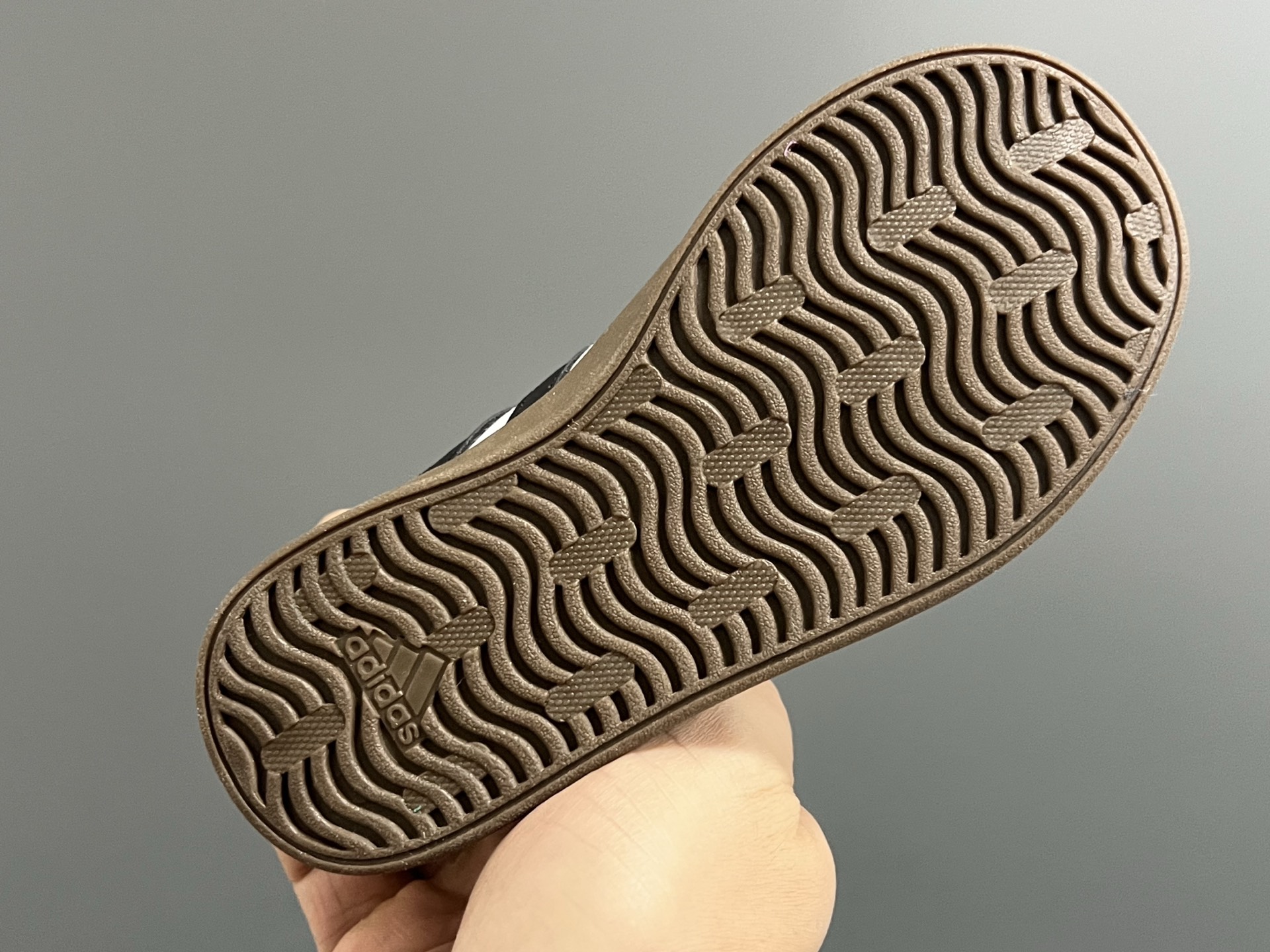 图片[5]-AD学院风儿童魔术贴休闲鞋22-37码 22-27码双扣魔术贴 28-37码魔术贴➕松紧带 优质皮料，质感超高级‼️魔术贴设计，穿脱方便✌🏻 耐磨防滑大底，满足日常生活👍🏻-选品中心