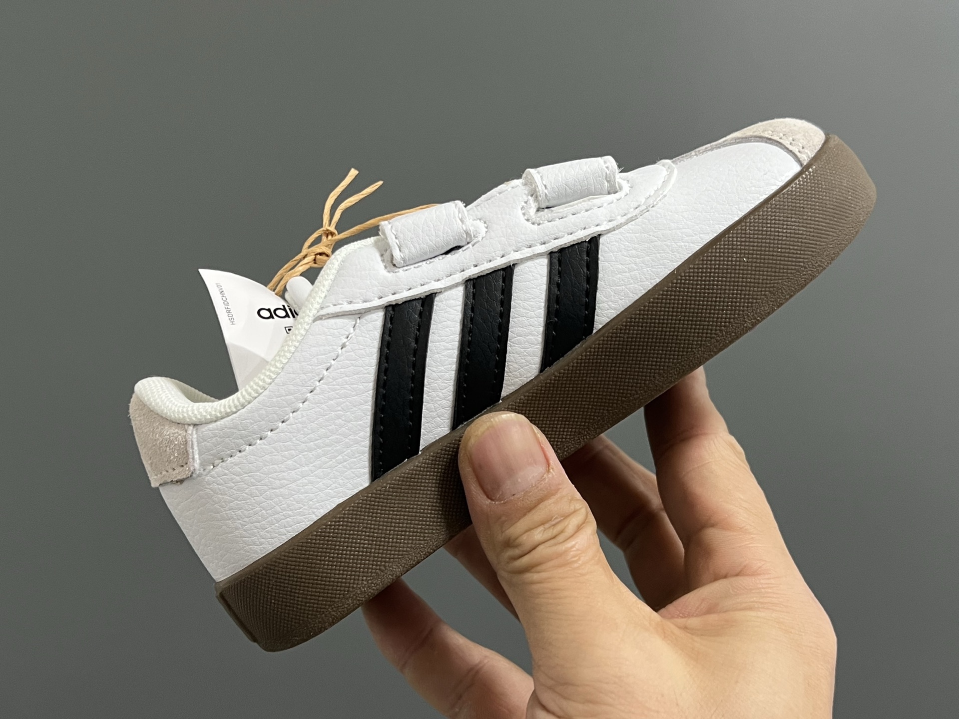 图片[6]-AD学院风儿童魔术贴休闲鞋22-37码 22-27码双扣魔术贴 28-37码魔术贴➕松紧带 优质皮料，质感超高级‼️魔术贴设计，穿脱方便✌🏻 耐磨防滑大底，满足日常生活👍🏻-选品中心