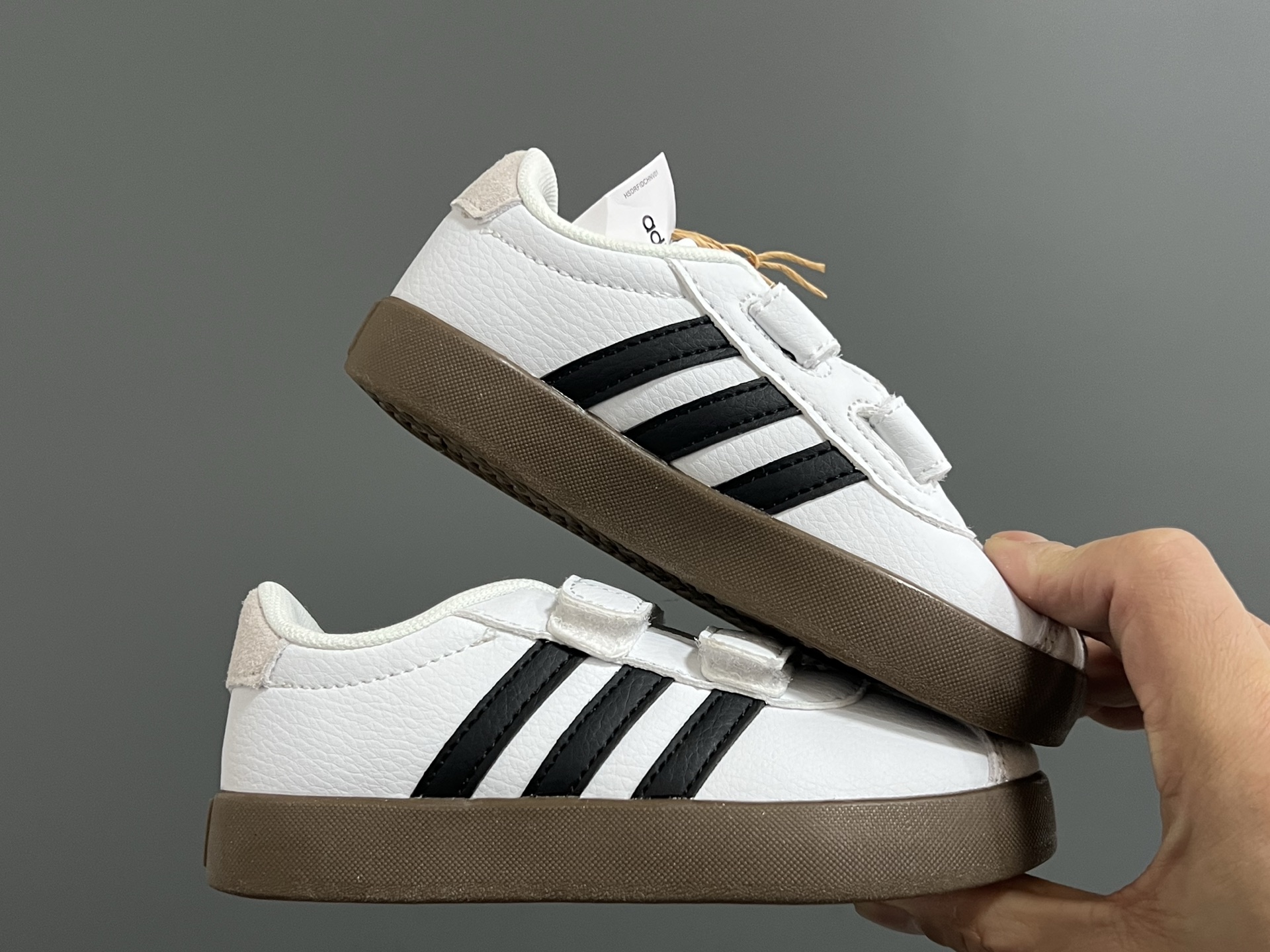 图片[9]-AD学院风儿童魔术贴休闲鞋22-37码 22-27码双扣魔术贴 28-37码魔术贴➕松紧带 优质皮料，质感超高级‼️魔术贴设计，穿脱方便✌🏻 耐磨防滑大底，满足日常生活👍🏻-选品中心