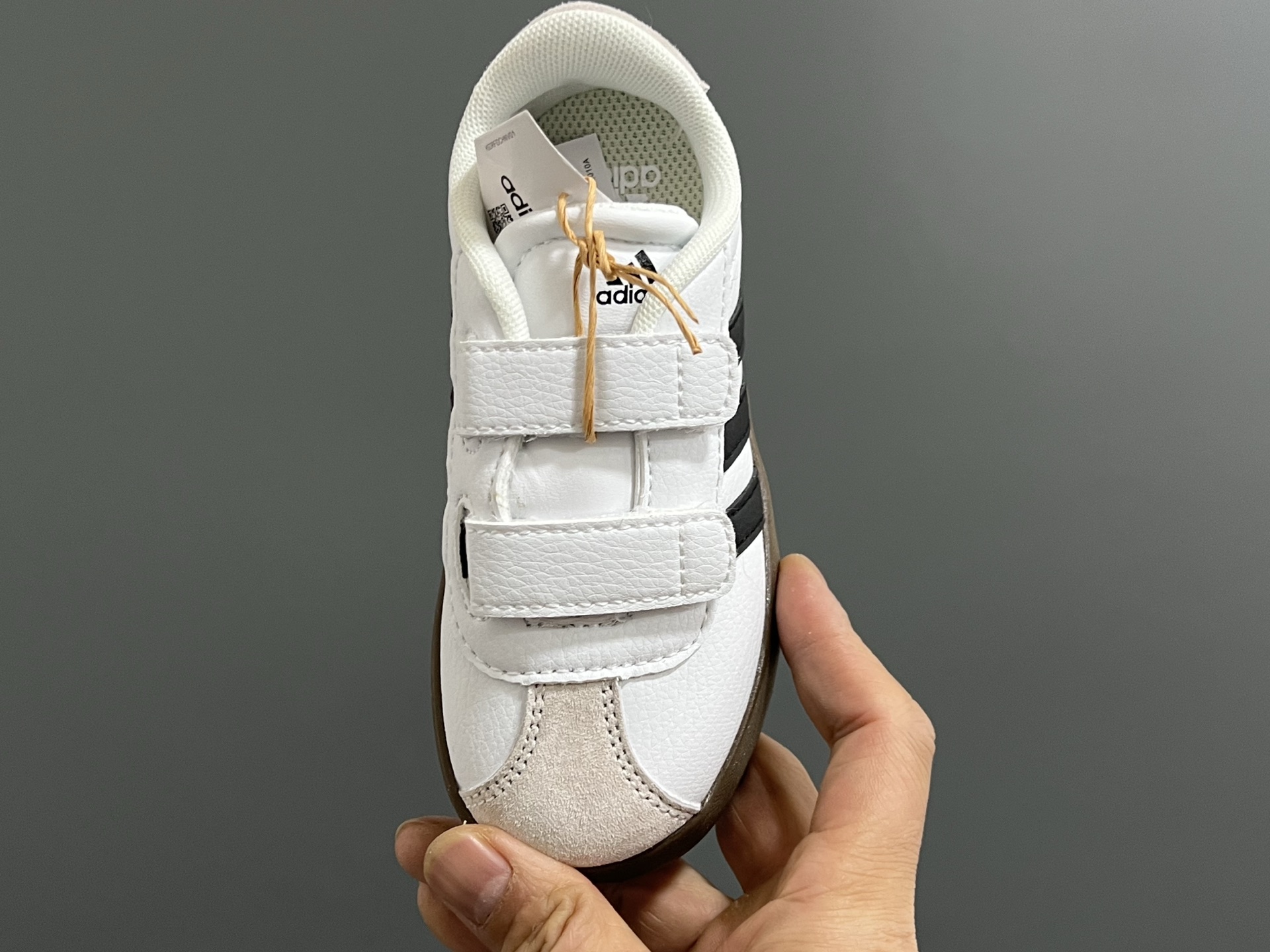 图片[8]-AD学院风儿童魔术贴休闲鞋22-37码 22-27码双扣魔术贴 28-37码魔术贴➕松紧带 优质皮料，质感超高级‼️魔术贴设计，穿脱方便✌🏻 耐磨防滑大底，满足日常生活👍🏻-选品中心