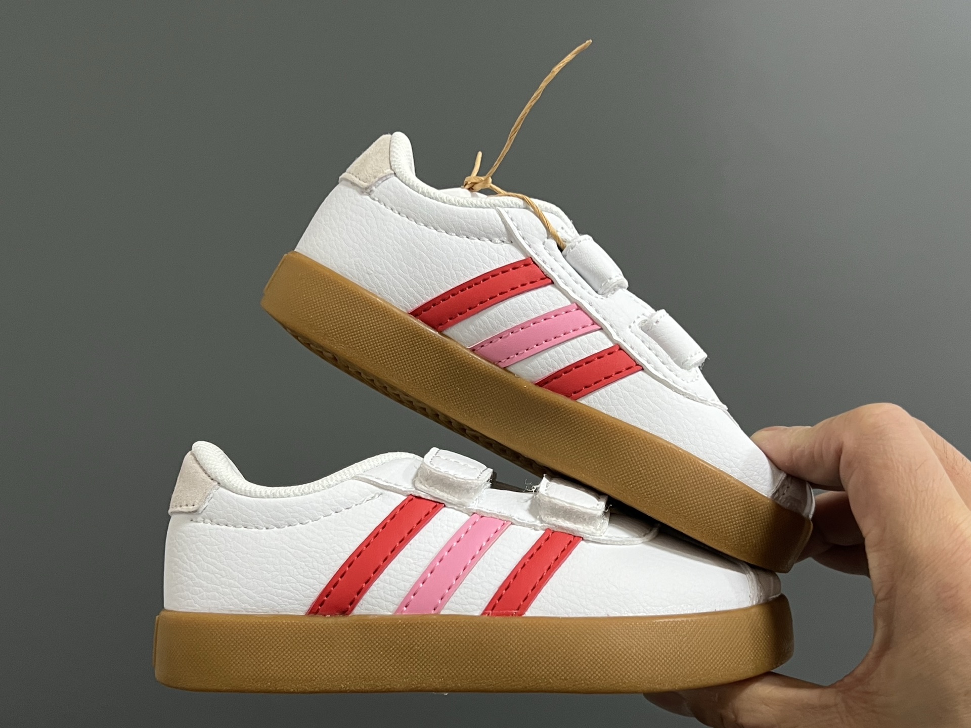 图片[8]-AD学院风儿童魔术贴休闲鞋22-37码 22-27码双扣魔术贴 28-37码魔术贴➕松紧带 优质皮料，质感超高级‼️魔术贴设计，穿脱方便✌🏻 耐磨防滑大底，满足日常生活👍🏻-选品中心