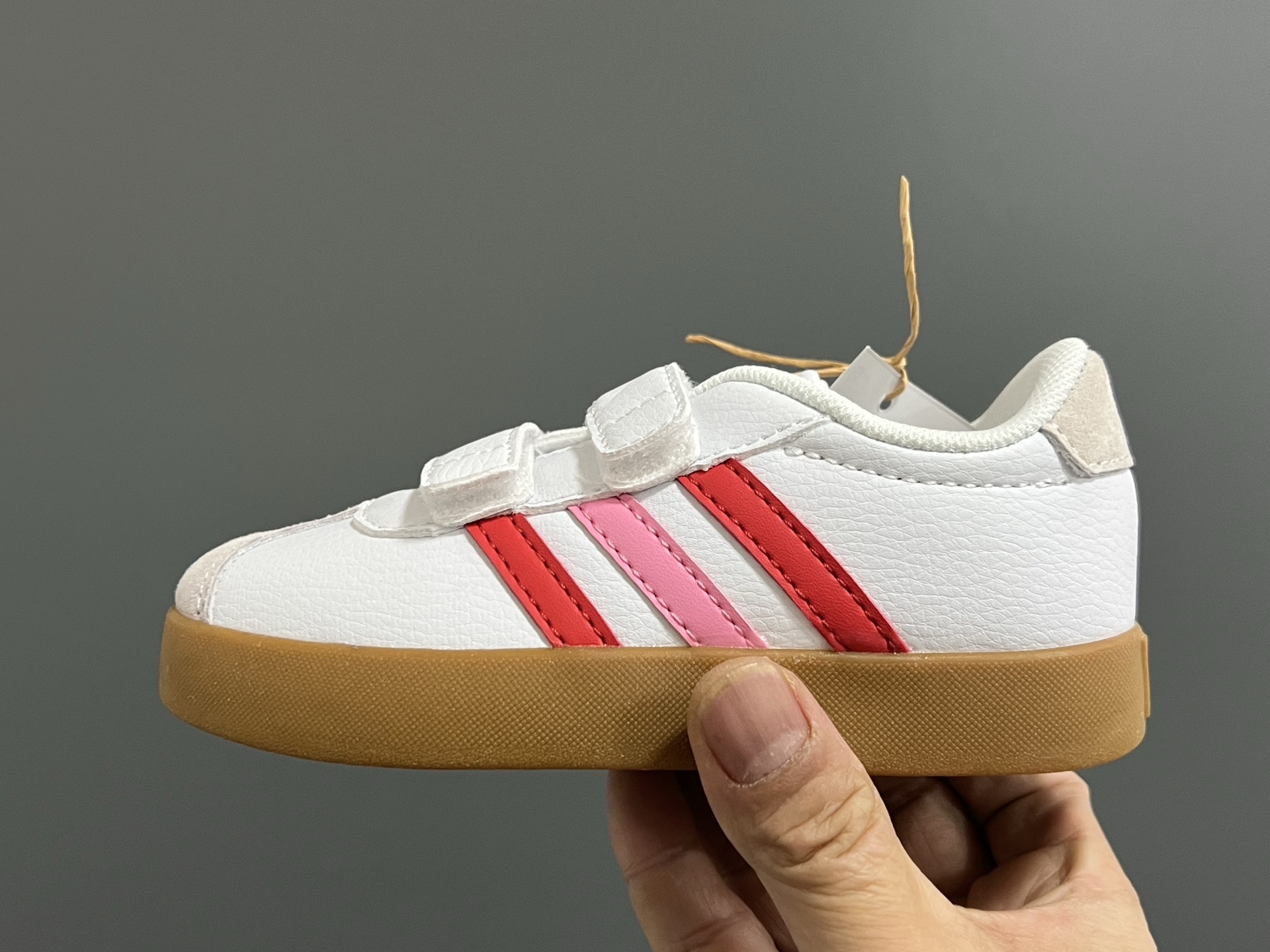 图片[4]-AD学院风儿童魔术贴休闲鞋22-37码 22-27码双扣魔术贴 28-37码魔术贴➕松紧带 优质皮料，质感超高级‼️魔术贴设计，穿脱方便✌🏻 耐磨防滑大底，满足日常生活👍🏻-选品中心