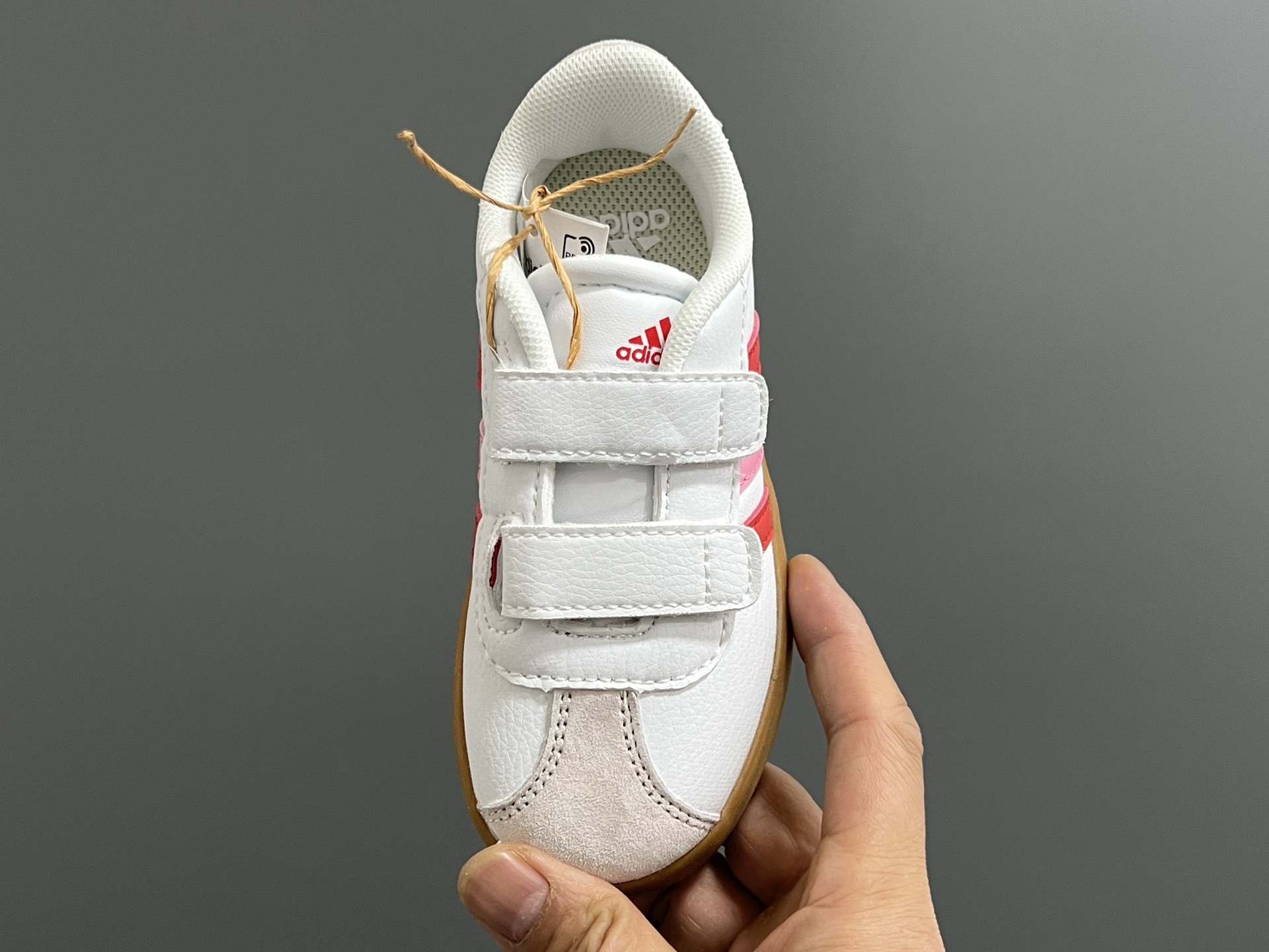 图片[6]-AD学院风儿童魔术贴休闲鞋22-37码 22-27码双扣魔术贴 28-37码魔术贴➕松紧带 优质皮料，质感超高级‼️魔术贴设计，穿脱方便✌🏻 耐磨防滑大底，满足日常生活👍🏻-选品中心