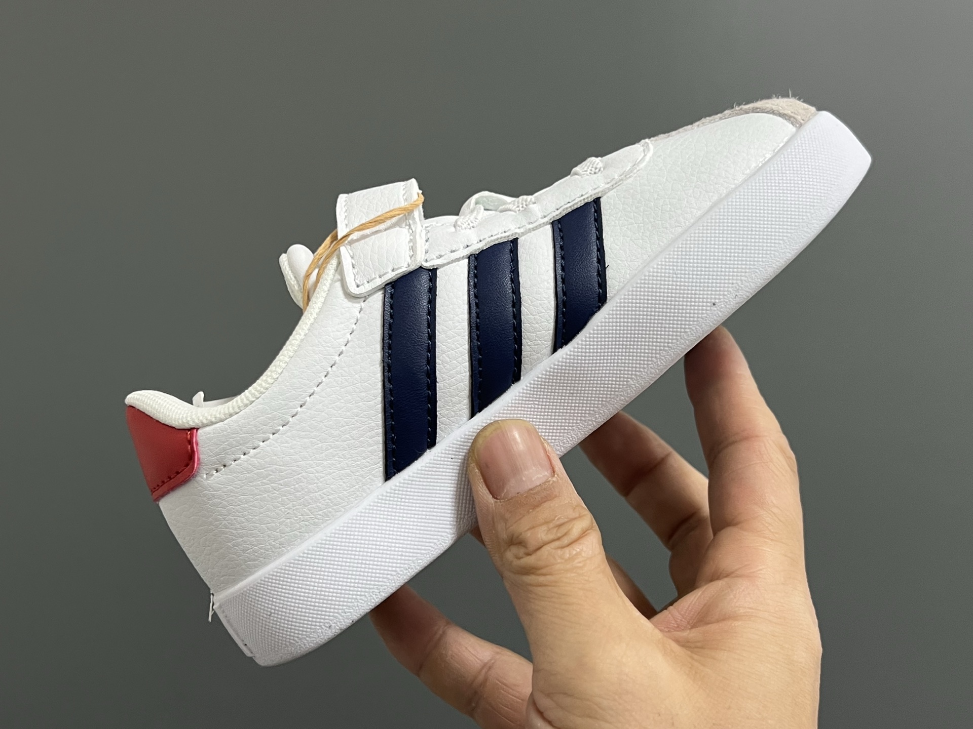 图片[7]-AD学院风儿童魔术贴休闲鞋22-37码 22-27码双扣魔术贴 28-37码魔术贴➕松紧带 优质皮料，质感超高级‼️魔术贴设计，穿脱方便✌🏻 耐磨防滑大底，满足日常生活👍🏻-选品中心