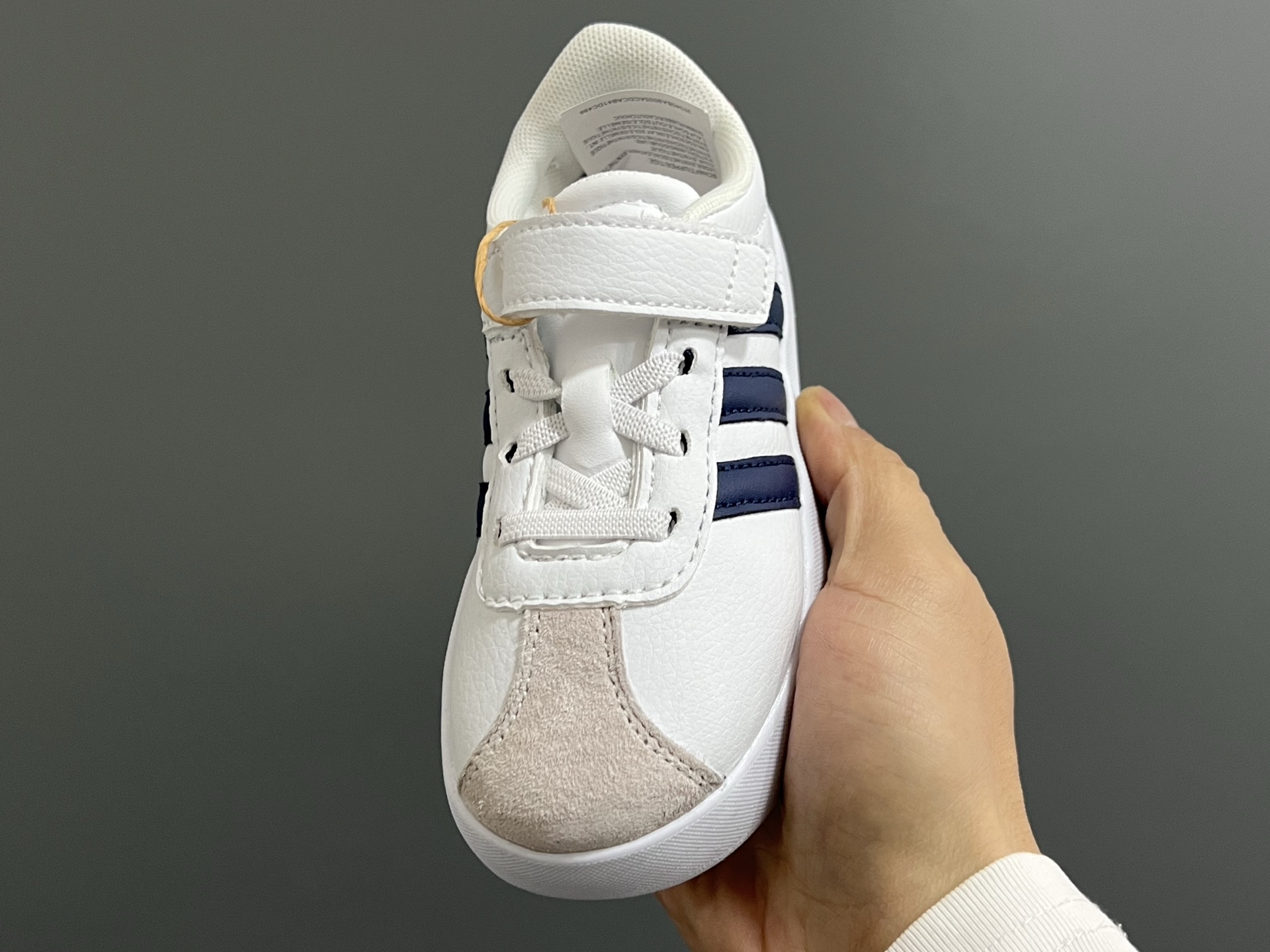 图片[3]-AD学院风儿童魔术贴休闲鞋22-37码 22-27码双扣魔术贴 28-37码魔术贴➕松紧带 优质皮料，质感超高级‼️魔术贴设计，穿脱方便✌🏻 耐磨防滑大底，满足日常生活👍🏻-选品中心