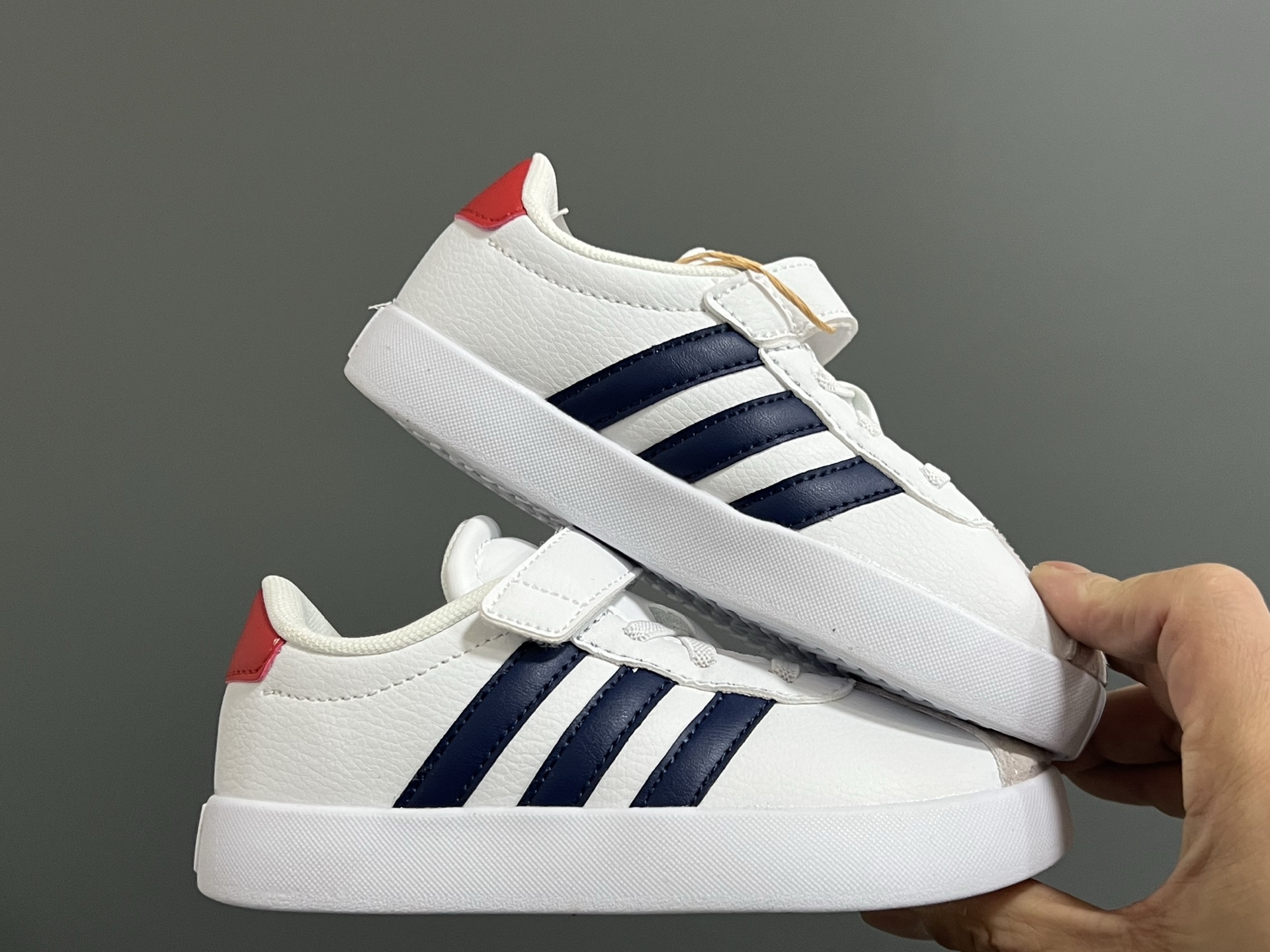 图片[9]-AD学院风儿童魔术贴休闲鞋22-37码 22-27码双扣魔术贴 28-37码魔术贴➕松紧带 优质皮料，质感超高级‼️魔术贴设计，穿脱方便✌🏻 耐磨防滑大底，满足日常生活👍🏻-选品中心