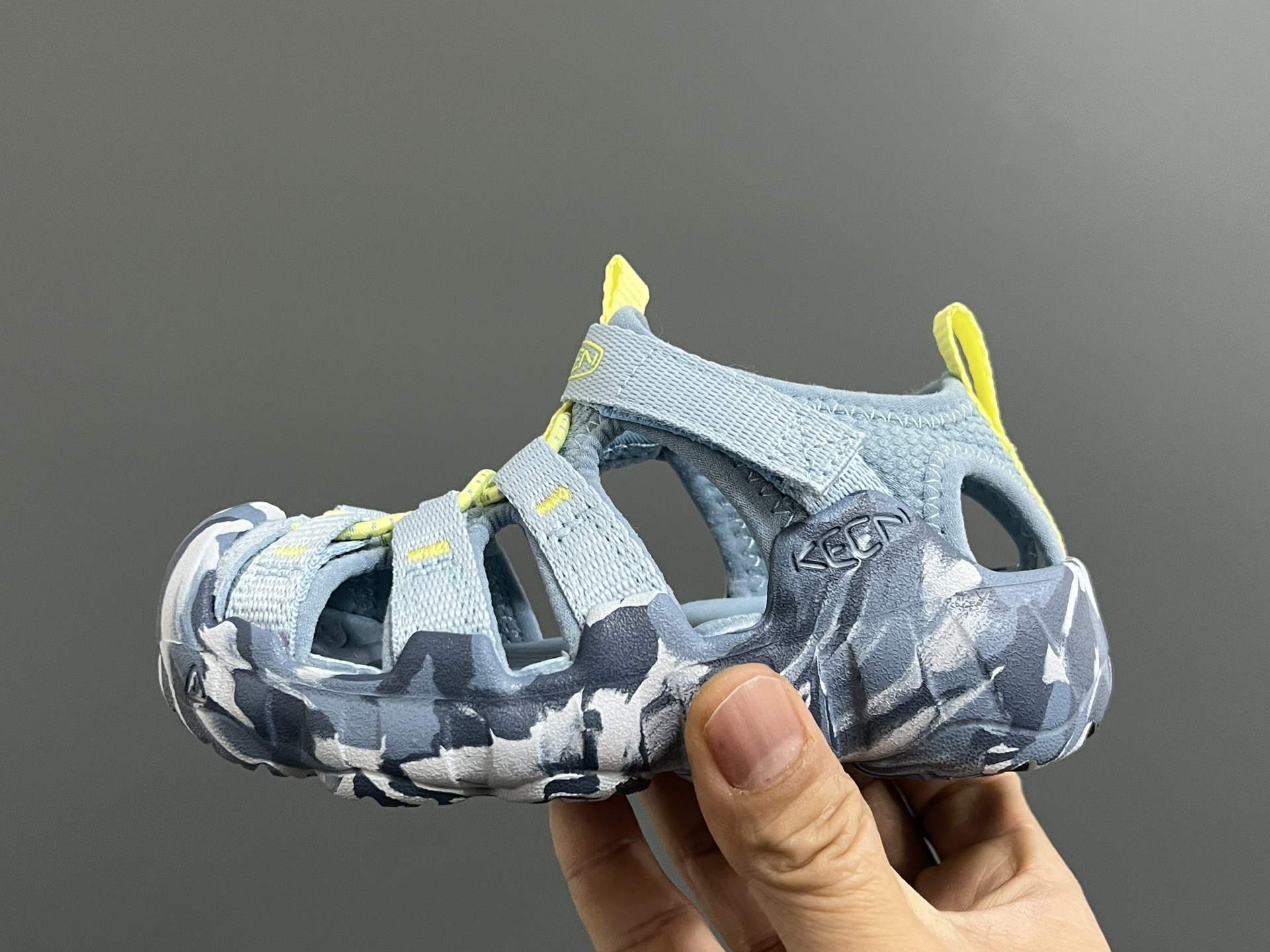 图片[4]-KEEN 潮牌新款Hyperport H2超轻涉水儿童户外溯溪鞋凉鞋 尺码：24-35码 潮牌KEEN溯溪⛺️新款🆕 原装高端1：1定制版👍🏻 放心入就对啦✌🏻 溯溪两穿凉鞋，超级实穿✔️ 彩虹色系搭配，超级夏天🏝️-选品中心