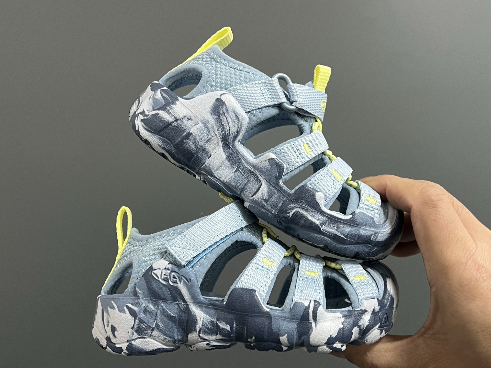 图片[9]-KEEN 潮牌新款Hyperport H2超轻涉水儿童户外溯溪鞋凉鞋 尺码：24-35码 潮牌KEEN溯溪⛺️新款🆕 原装高端1：1定制版👍🏻 放心入就对啦✌🏻 溯溪两穿凉鞋，超级实穿✔️ 彩虹色系搭配，超级夏天🏝️-选品中心