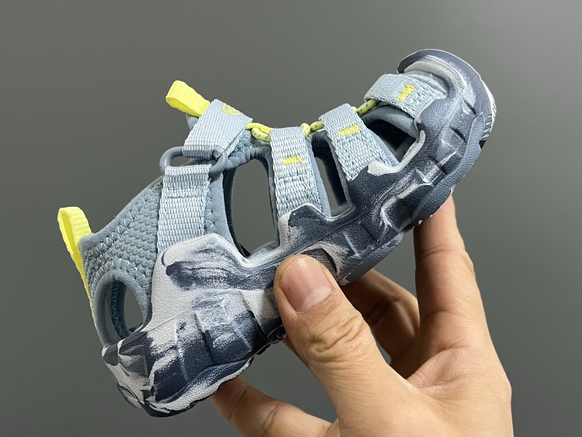 图片[6]-KEEN 潮牌新款Hyperport H2超轻涉水儿童户外溯溪鞋凉鞋 尺码：24-35码 潮牌KEEN溯溪⛺️新款🆕 原装高端1：1定制版👍🏻 放心入就对啦✌🏻 溯溪两穿凉鞋，超级实穿✔️ 彩虹色系搭配，超级夏天🏝️-选品中心