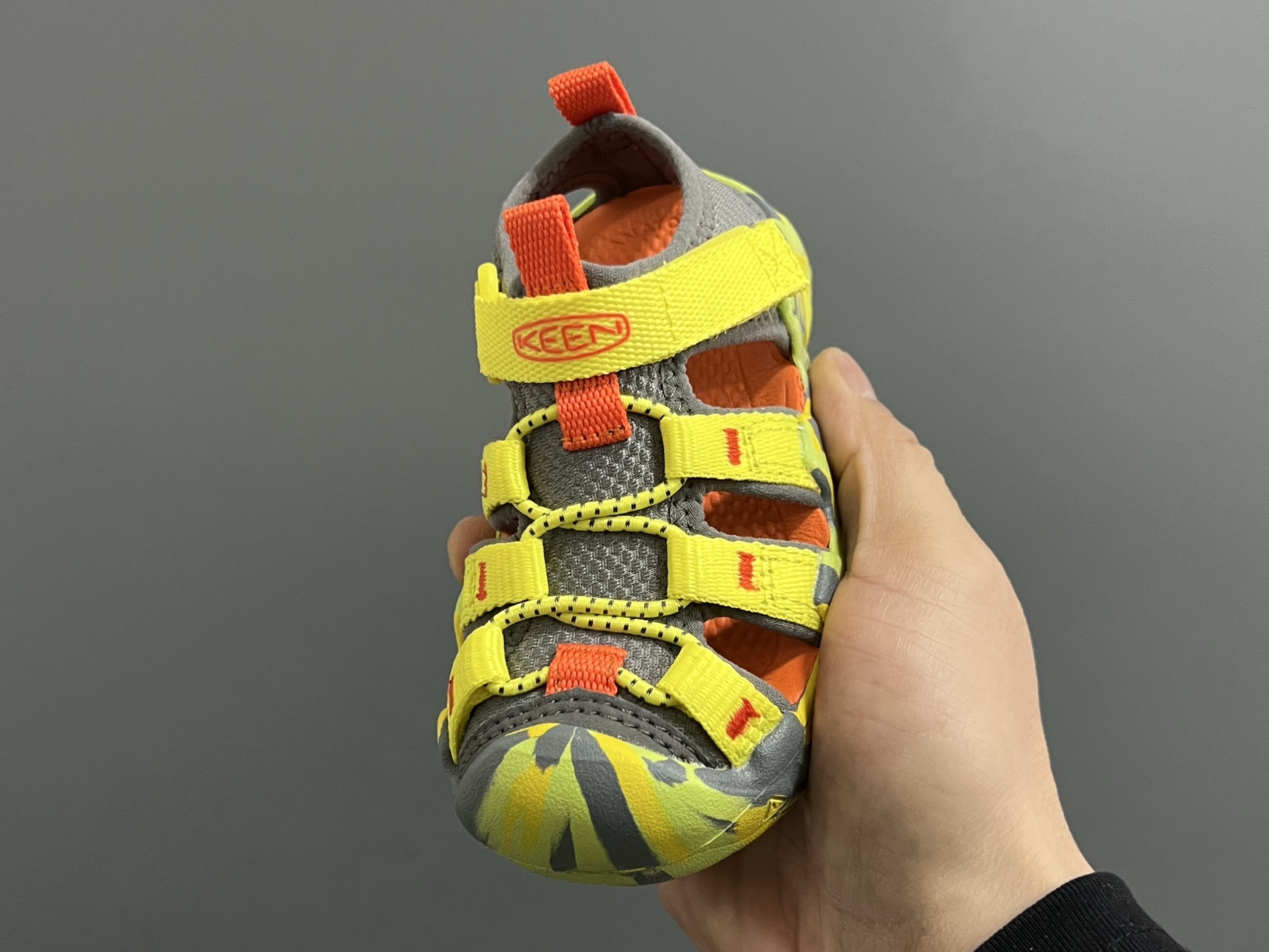 图片[3]-KEEN 潮牌新款Hyperport H2超轻涉水儿童户外溯溪鞋凉鞋 尺码：24-35码 潮牌KEEN溯溪⛺️新款🆕 原装高端1：1定制版👍🏻 放心入就对啦✌🏻 溯溪两穿凉鞋，超级实穿✔️ 彩虹色系搭配，超级夏天🏝️-选品中心