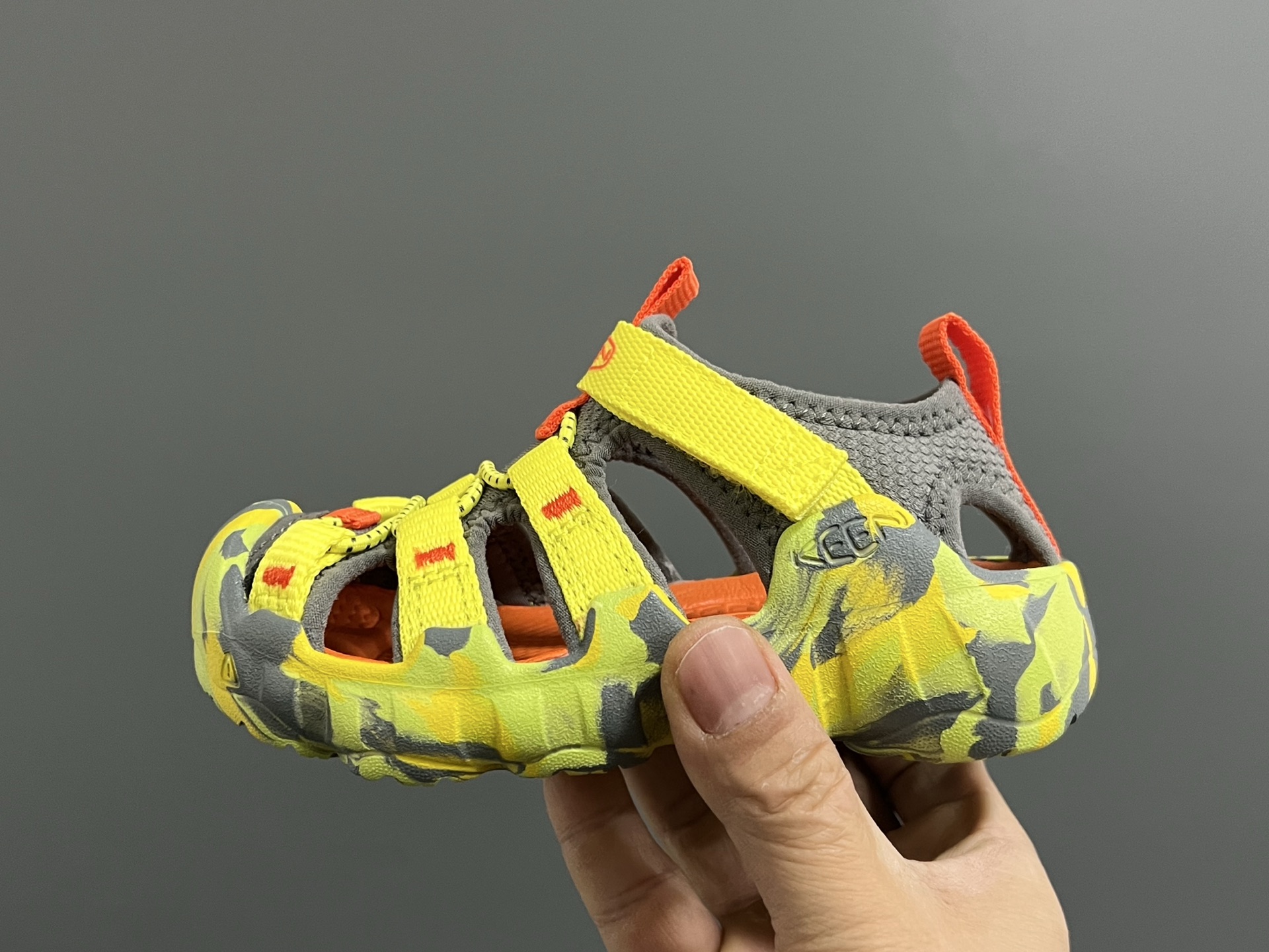 图片[4]-KEEN 潮牌新款Hyperport H2超轻涉水儿童户外溯溪鞋凉鞋 尺码：24-35码 潮牌KEEN溯溪⛺️新款🆕 原装高端1：1定制版👍🏻 放心入就对啦✌🏻 溯溪两穿凉鞋，超级实穿✔️ 彩虹色系搭配，超级夏天🏝️-选品中心