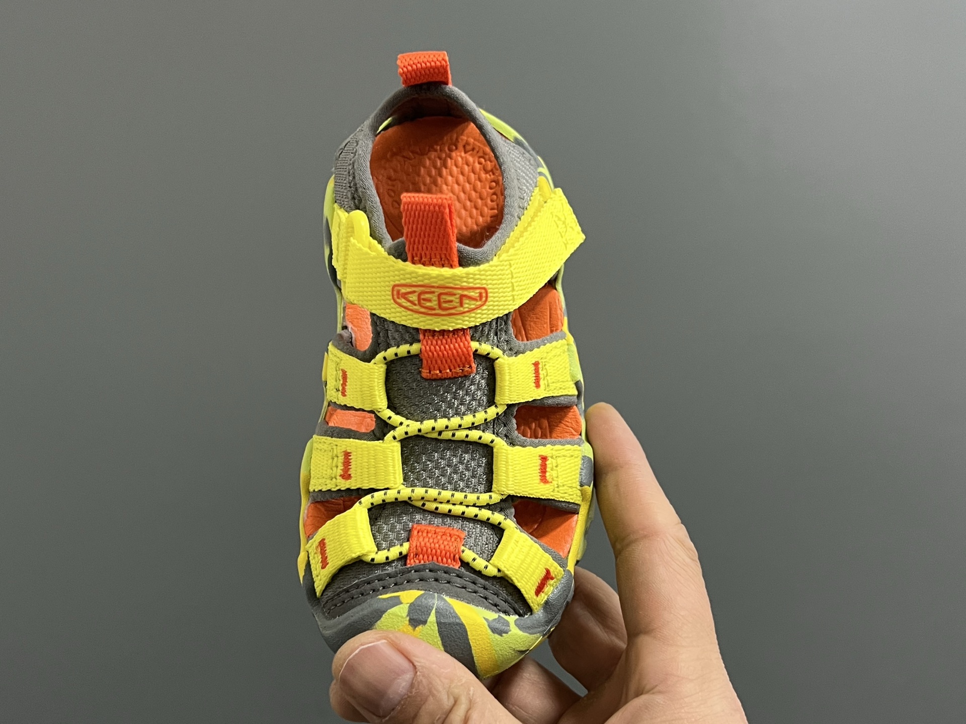 图片[8]-KEEN 潮牌新款Hyperport H2超轻涉水儿童户外溯溪鞋凉鞋 尺码：24-35码 潮牌KEEN溯溪⛺️新款🆕 原装高端1：1定制版👍🏻 放心入就对啦✌🏻 溯溪两穿凉鞋，超级实穿✔️ 彩虹色系搭配，超级夏天🏝️-选品中心