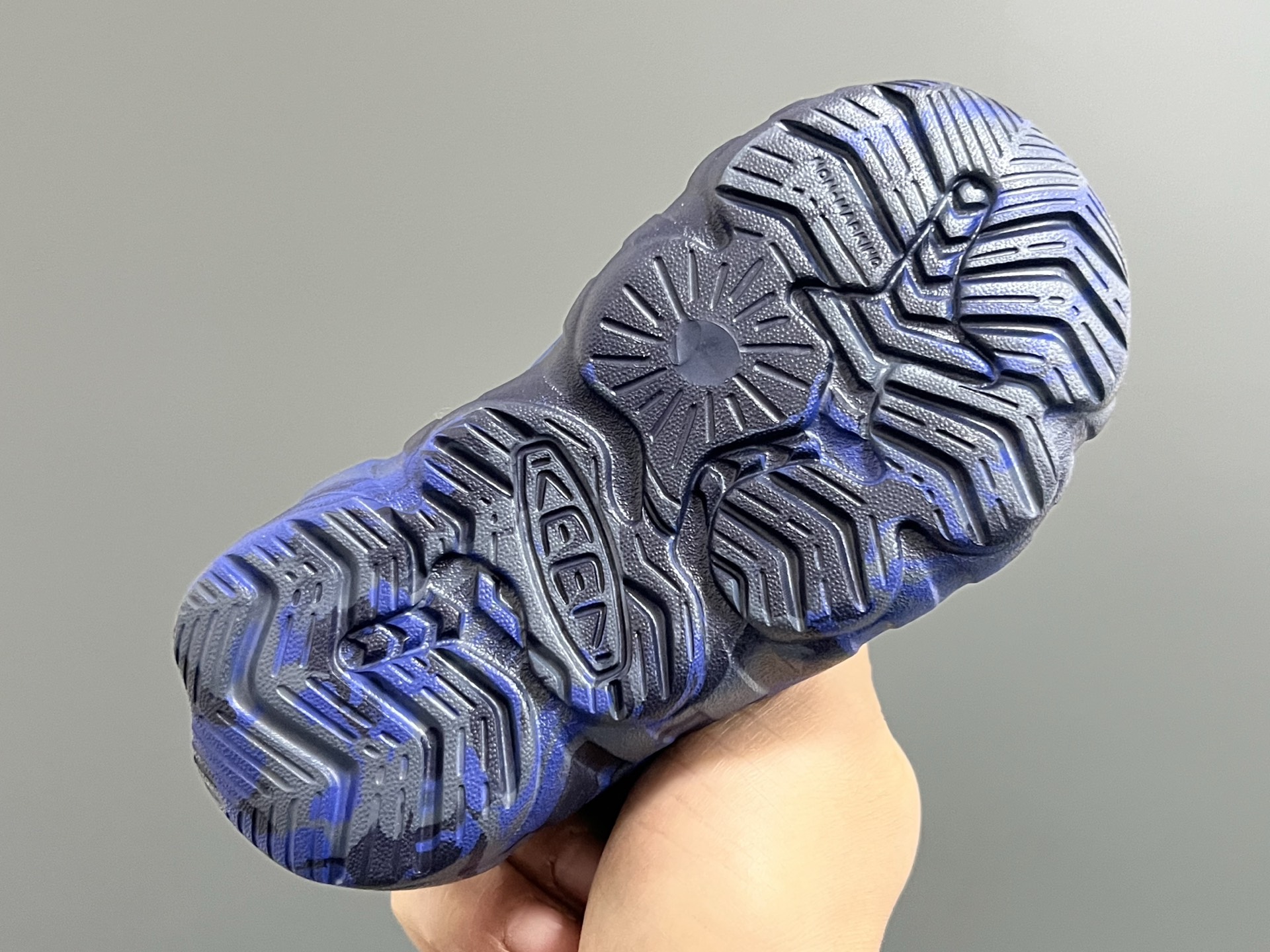 图片[6]-KEEN 潮牌新款Hyperport H2超轻涉水儿童户外溯溪鞋凉鞋 尺码：24-35码 潮牌KEEN溯溪⛺️新款🆕 原装高端1：1定制版👍🏻 放心入就对啦✌🏻 溯溪两穿凉鞋，超级实穿✔️ 彩虹色系搭配，超级夏天🏝️-选品中心