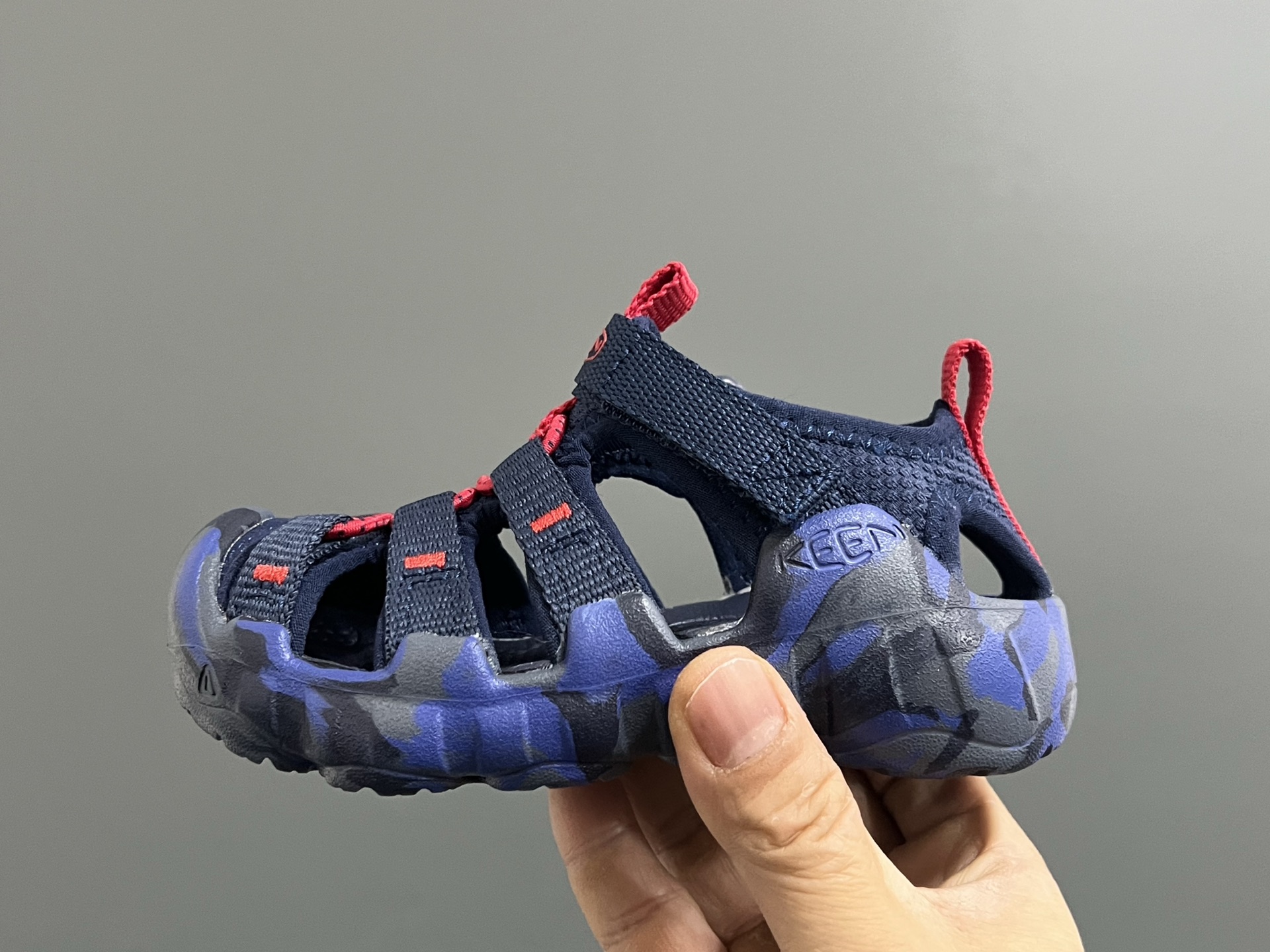 图片[4]-KEEN 潮牌新款Hyperport H2超轻涉水儿童户外溯溪鞋凉鞋 尺码：24-35码 潮牌KEEN溯溪⛺️新款🆕 原装高端1：1定制版👍🏻 放心入就对啦✌🏻 溯溪两穿凉鞋，超级实穿✔️ 彩虹色系搭配，超级夏天🏝️-选品中心