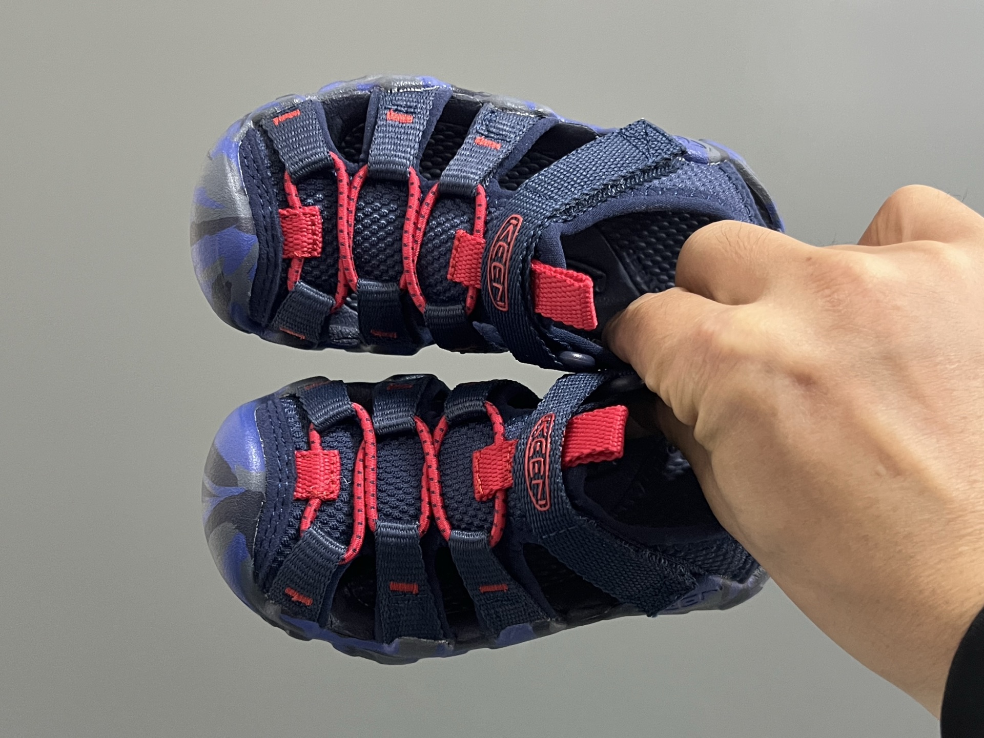 图片[2]-KEEN 潮牌新款Hyperport H2超轻涉水儿童户外溯溪鞋凉鞋 尺码：24-35码 潮牌KEEN溯溪⛺️新款🆕 原装高端1：1定制版👍🏻 放心入就对啦✌🏻 溯溪两穿凉鞋，超级实穿✔️ 彩虹色系搭配，超级夏天🏝️-选品中心