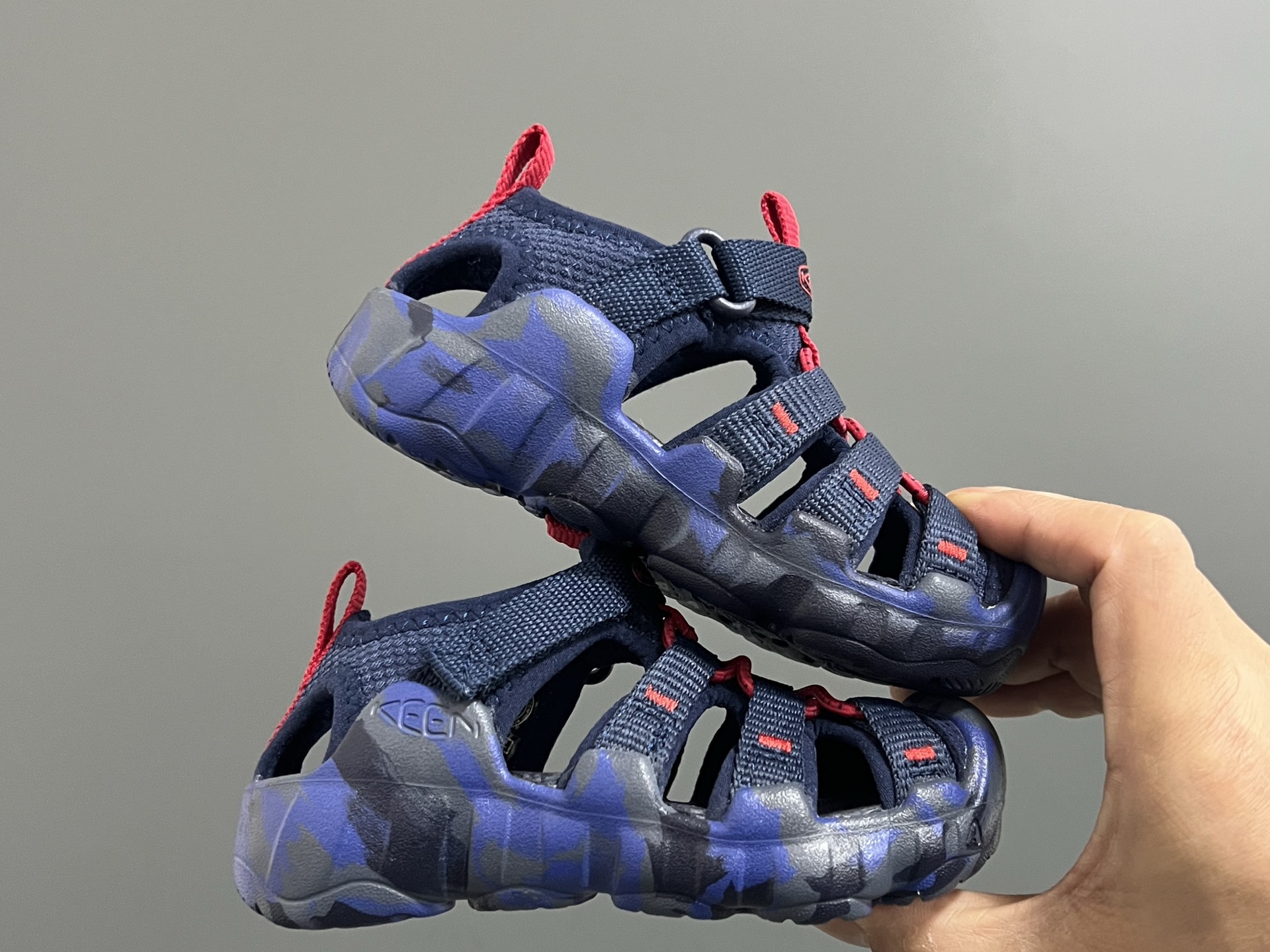 图片[9]-KEEN 潮牌新款Hyperport H2超轻涉水儿童户外溯溪鞋凉鞋 尺码：24-35码 潮牌KEEN溯溪⛺️新款🆕 原装高端1：1定制版👍🏻 放心入就对啦✌🏻 溯溪两穿凉鞋，超级实穿✔️ 彩虹色系搭配，超级夏天🏝️-选品中心