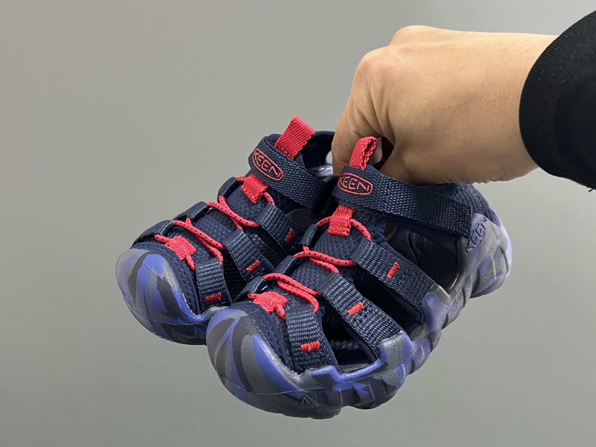 KEEN 潮牌新款Hyperport H2超轻涉水儿童户外溯溪鞋凉鞋 尺码：24-35码 潮牌KEEN溯溪⛺️新款🆕 原装高端1：1定制版👍🏻 放心入就对啦✌🏻 溯溪两穿凉鞋，超级实穿✔️ 彩虹色系搭配，超级夏天🏝️-选品中心