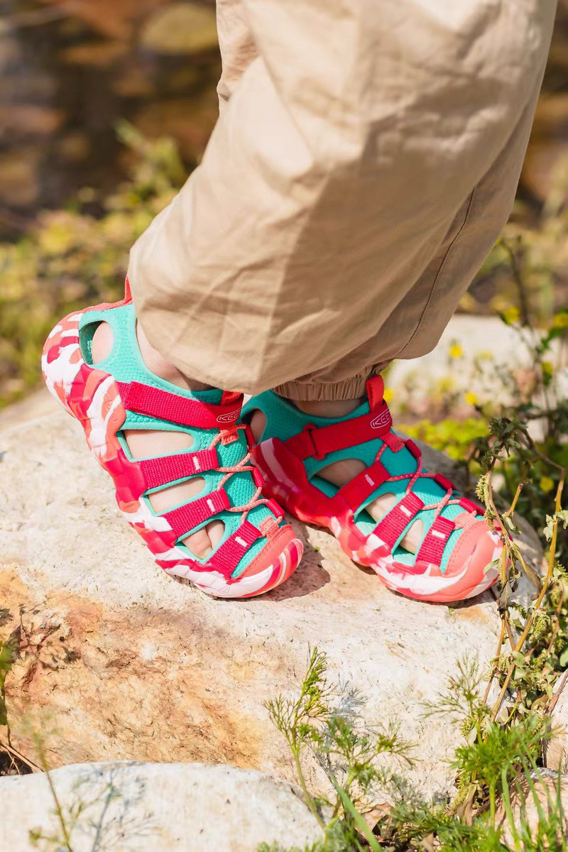 图片[8]-KEEN 潮牌新款Hyperport H2超轻涉水儿童户外溯溪鞋凉鞋 尺码：24-35码 潮牌KEEN溯溪⛺️新款🆕 原装高端1：1定制版👍🏻 放心入就对啦✌🏻 溯溪两穿凉鞋，超级实穿✔️ 彩虹色系搭配，超级夏天🏝️-选品中心