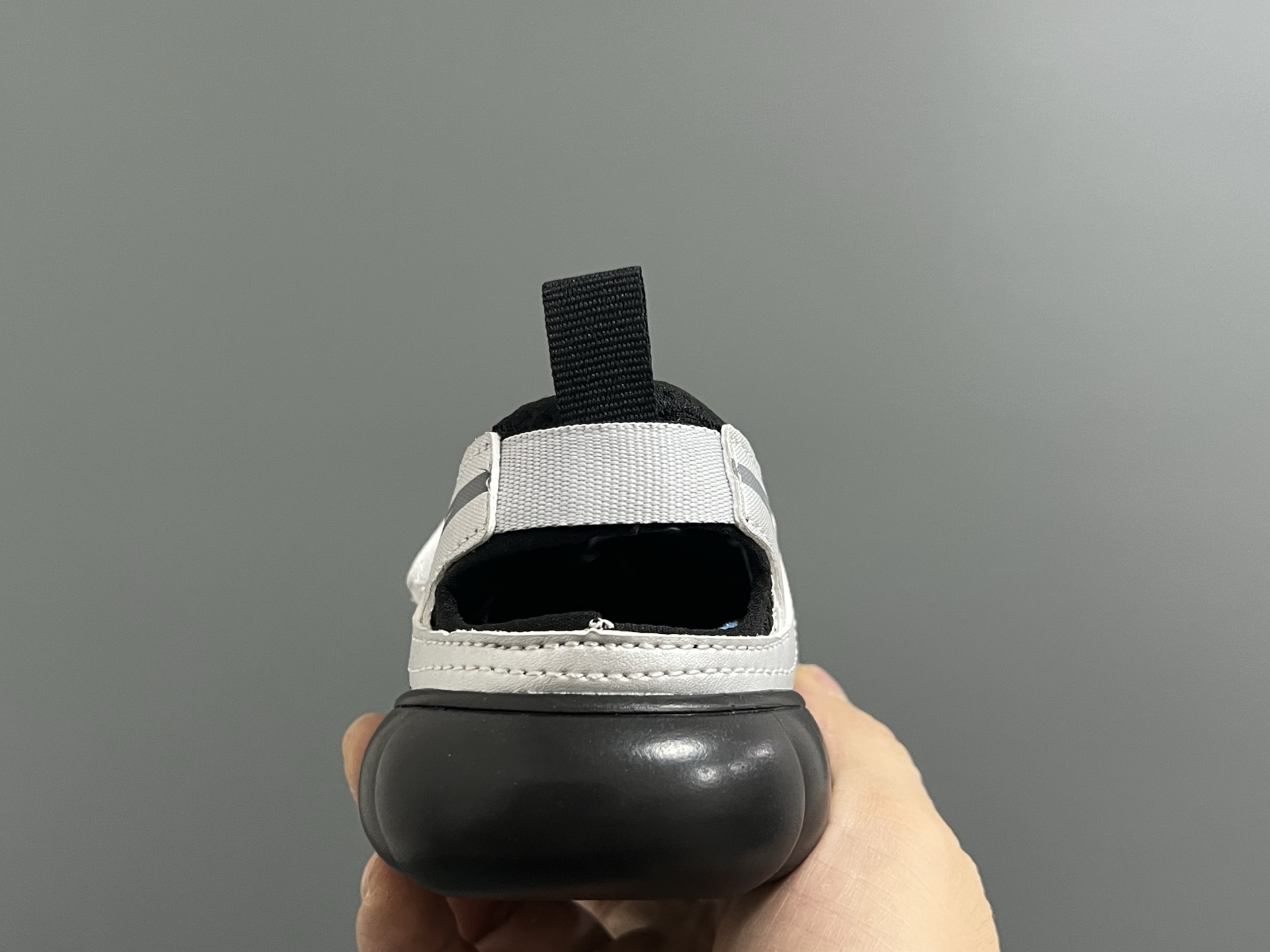 图片[7]-牛B新款920玛丽珍网面拼接魔术贴儿童凉鞋 尺码：24-37码 时髦又洋气的NB玛丽珍系列🔥 网面➕优质皮料拼接，透气又舒适☁️ 1：1高端定制MD大底，脚感超舒服😌 魔术贴设计，穿脱超级方便✌🏻 闭眼入的八色，搭配袜子超洋气✨-选品中心