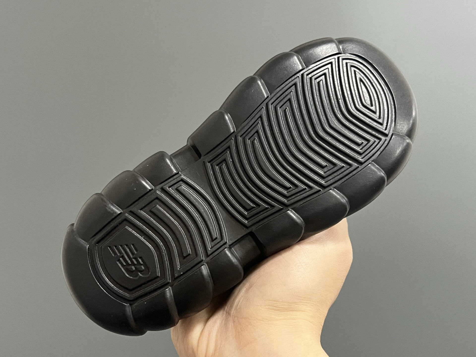 图片[5]-牛B新款920玛丽珍网面拼接魔术贴儿童凉鞋 尺码：24-37码 时髦又洋气的NB玛丽珍系列🔥 网面➕优质皮料拼接，透气又舒适☁️ 1：1高端定制MD大底，脚感超舒服😌 魔术贴设计，穿脱超级方便✌🏻 闭眼入的八色，搭配袜子超洋气✨-选品中心