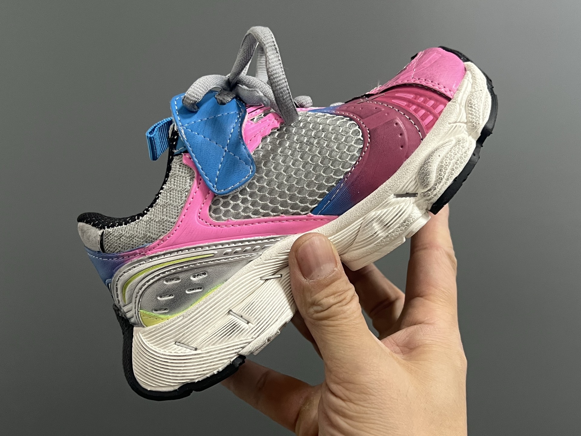 图片[6]-巴黎新款订书机同款魔术贴儿童老爹鞋 尺码：26-37码 经典巴黎世家同款老爹🆕 魔术贴设计，穿脱方便✌🏻 耐磨防滑大底，脚感超赞👍🏻-选品中心