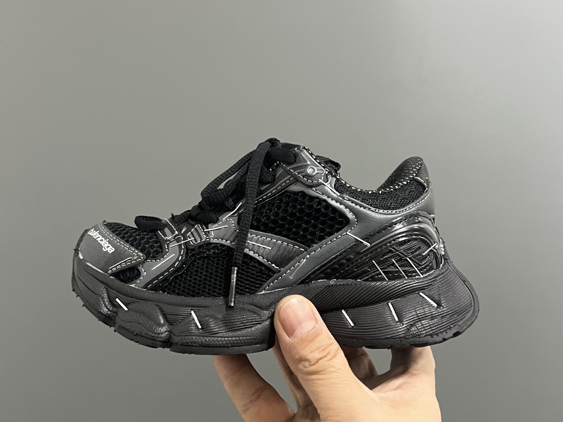 图片[4]-巴黎新款订书机同款魔术贴儿童老爹鞋 尺码：26-37码 经典巴黎世家同款老爹🆕 魔术贴设计，穿脱方便✌🏻 耐磨防滑大底，脚感超赞👍🏻-选品中心