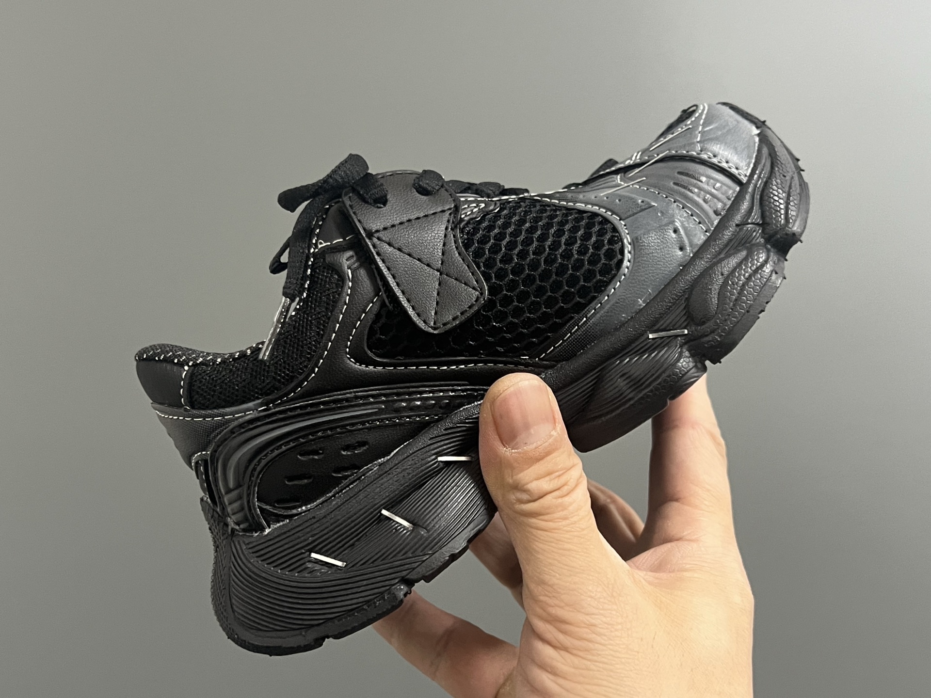 图片[6]-巴黎新款订书机同款魔术贴儿童老爹鞋 尺码：26-37码 经典巴黎世家同款老爹🆕 魔术贴设计，穿脱方便✌🏻 耐磨防滑大底，脚感超赞👍🏻-选品中心