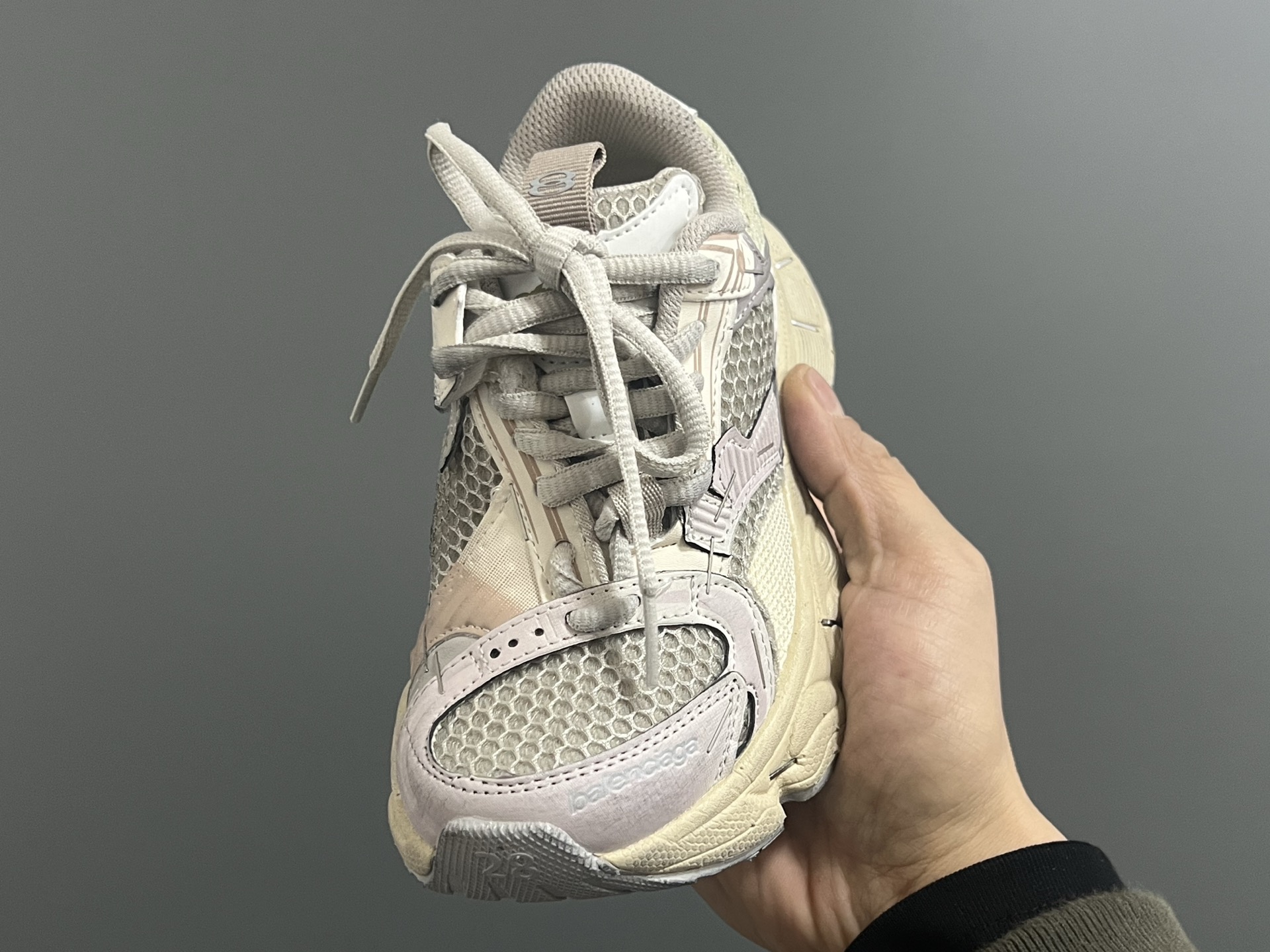 图片[3]-巴黎新款订书机同款魔术贴儿童老爹鞋 尺码：26-37码 经典巴黎世家同款老爹🆕 魔术贴设计，穿脱方便✌🏻 耐磨防滑大底，脚感超赞👍🏻-选品中心