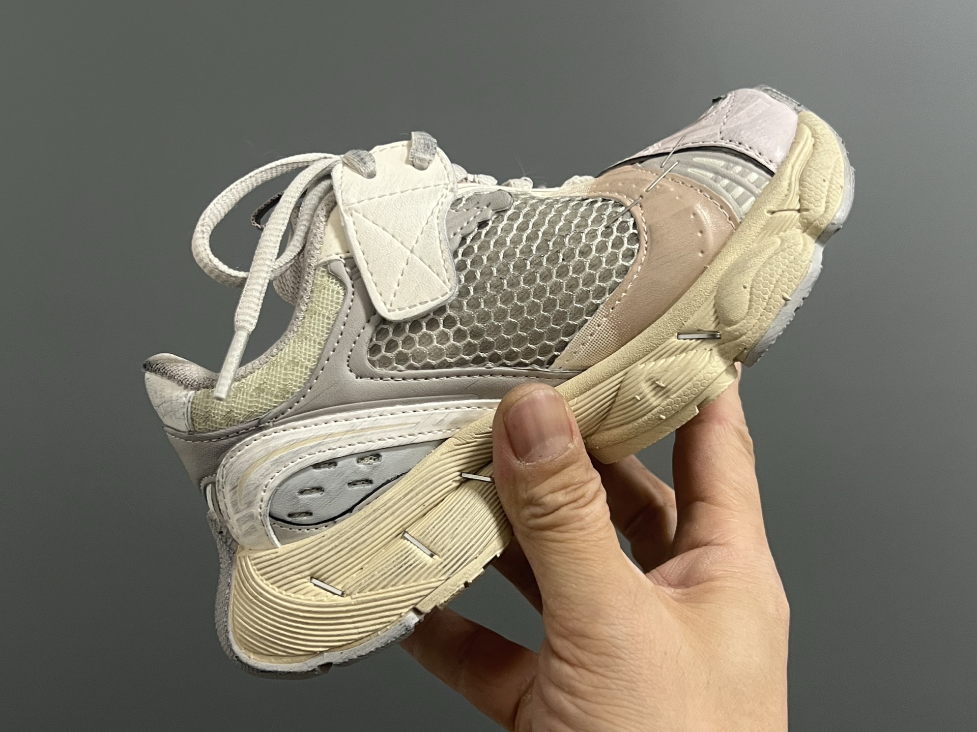 图片[6]-巴黎新款订书机同款魔术贴儿童老爹鞋 尺码：26-37码 经典巴黎世家同款老爹🆕 魔术贴设计，穿脱方便✌🏻 耐磨防滑大底，脚感超赞👍🏻-选品中心