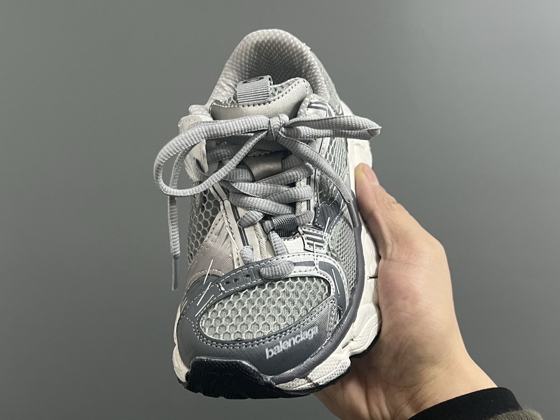 图片[3]-巴黎新款订书机同款魔术贴儿童老爹鞋 尺码：26-37码 经典巴黎世家同款老爹🆕 魔术贴设计，穿脱方便✌🏻 耐磨防滑大底，脚感超赞👍🏻-选品中心