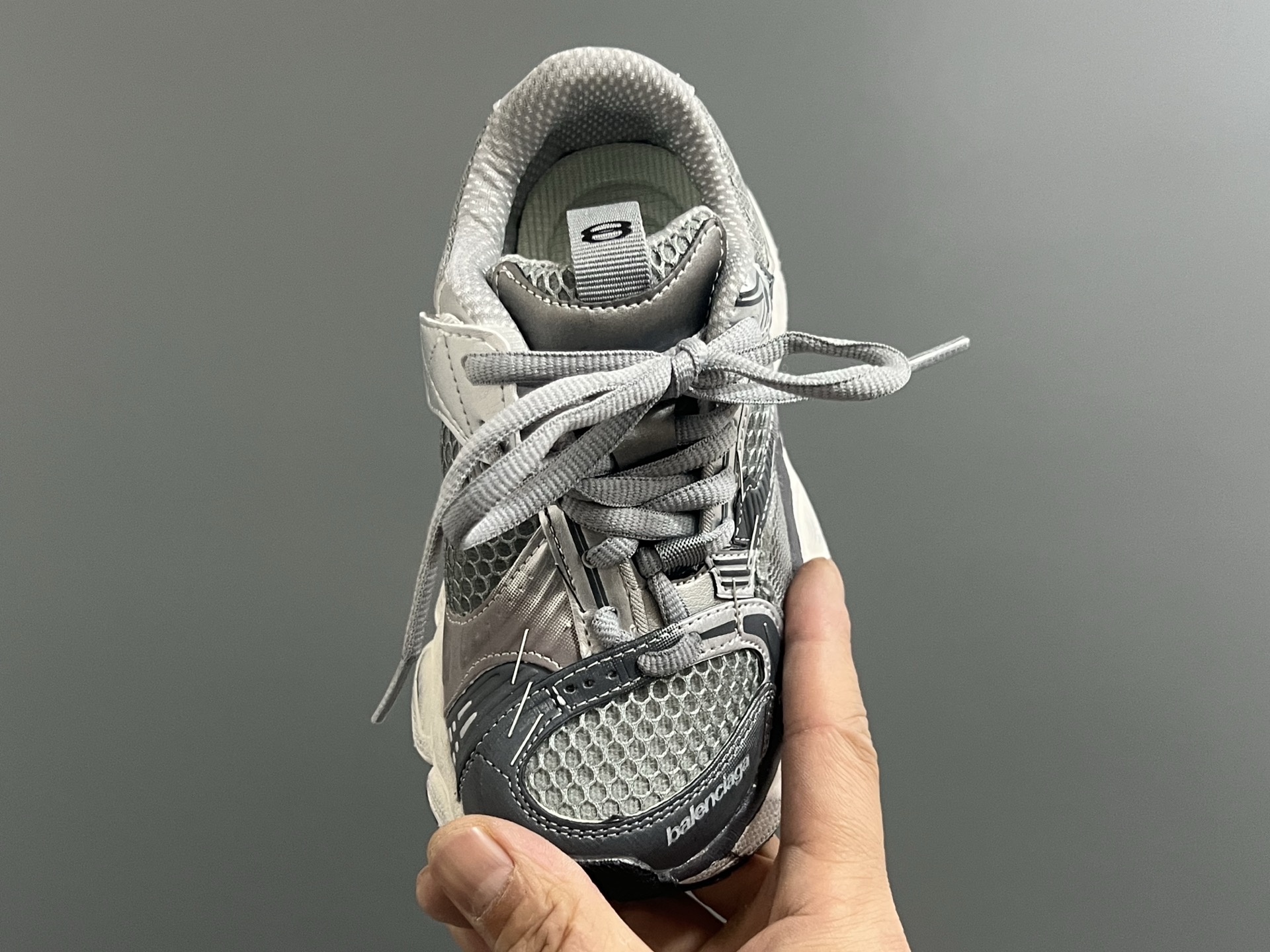 图片[8]-巴黎新款订书机同款魔术贴儿童老爹鞋 尺码：26-37码 经典巴黎世家同款老爹🆕 魔术贴设计，穿脱方便✌🏻 耐磨防滑大底，脚感超赞👍🏻-选品中心