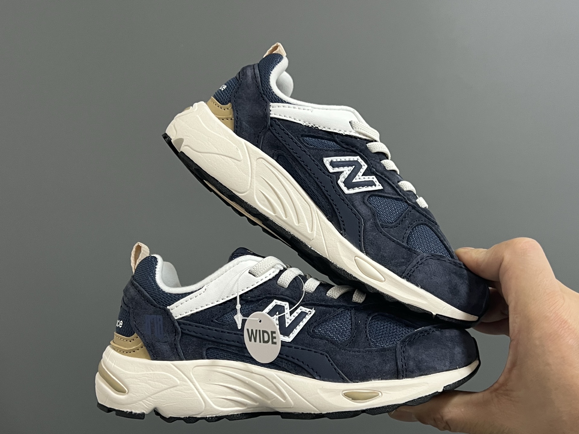 图片[9]-牛B新款878松紧带复古儿童运动鞋 尺码：26-37码 经典878款式🆕 松紧带设计，穿脱便捷✌🏻 耐磨防滑大底，脚感不言而喻☁️ 优质面料拼接，质感超高级！-选品中心