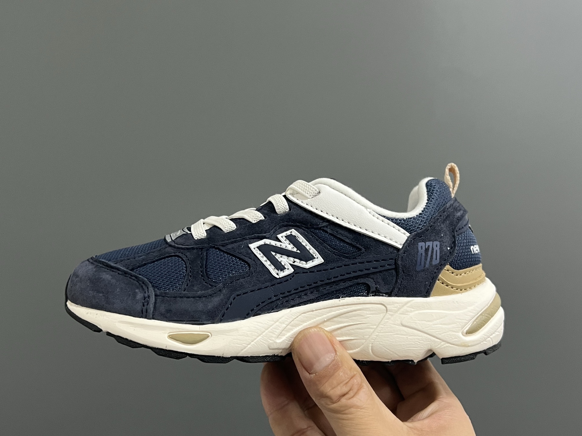 图片[4]-牛B新款878松紧带复古儿童运动鞋 尺码：26-37码 经典878款式🆕 松紧带设计，穿脱便捷✌🏻 耐磨防滑大底，脚感不言而喻☁️ 优质面料拼接，质感超高级！-选品中心