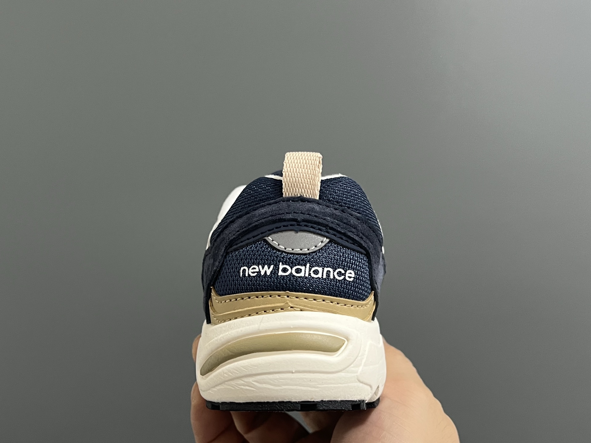 图片[7]-牛B新款878松紧带复古儿童运动鞋 尺码：26-37码 经典878款式🆕 松紧带设计，穿脱便捷✌🏻 耐磨防滑大底，脚感不言而喻☁️ 优质面料拼接，质感超高级！-选品中心