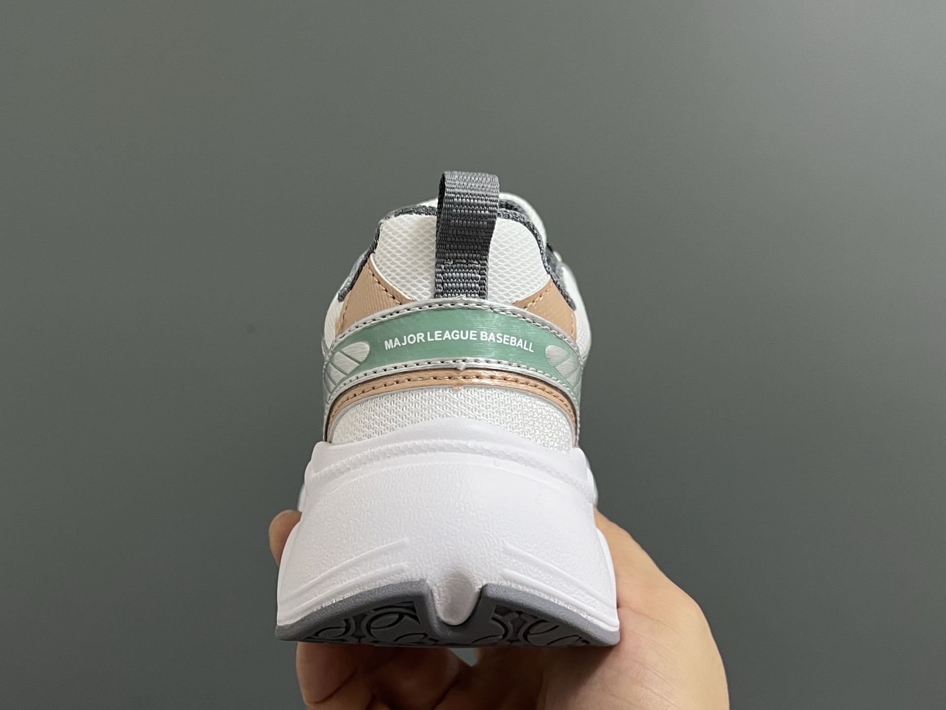 图片[7]-M家春夏新款旋钮网面儿童复古跑鞋 尺码：26-37码 经典MLB系列❤️ 百搭又时髦✨ 精致旋转扣设计，穿脱超方便✌🏻 优质面料拼接，质感满满💯 耐磨防滑大底，满足日常需求✔️-选品中心