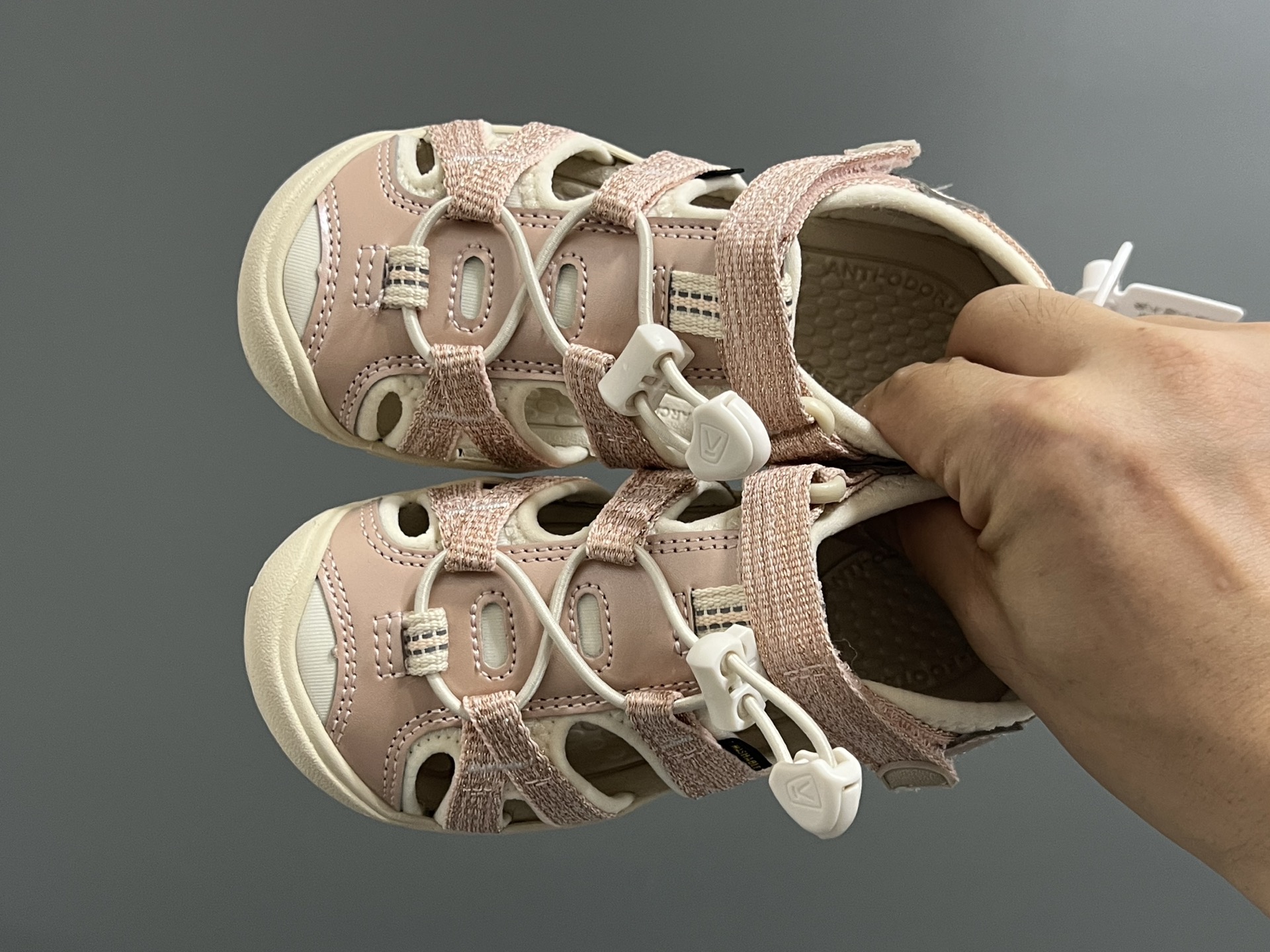 KEEN潮牌二代轻便儿童溯溪两穿凉鞋 尺码：24-37码 潮牌KEEN升级二代轻便凉鞋🆕 超轻超软超好穿✌🏻 溯溪款两穿超便捷✔️ 魔术贴设计，穿脱超方便👍🏻-选品中心