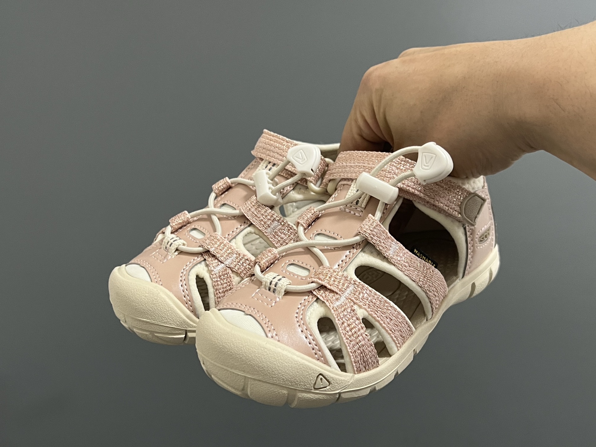 图片[2]-KEEN潮牌二代轻便儿童溯溪两穿凉鞋 尺码：24-37码 潮牌KEEN升级二代轻便凉鞋🆕 超轻超软超好穿✌🏻 溯溪款两穿超便捷✔️ 魔术贴设计，穿脱超方便👍🏻-选品中心