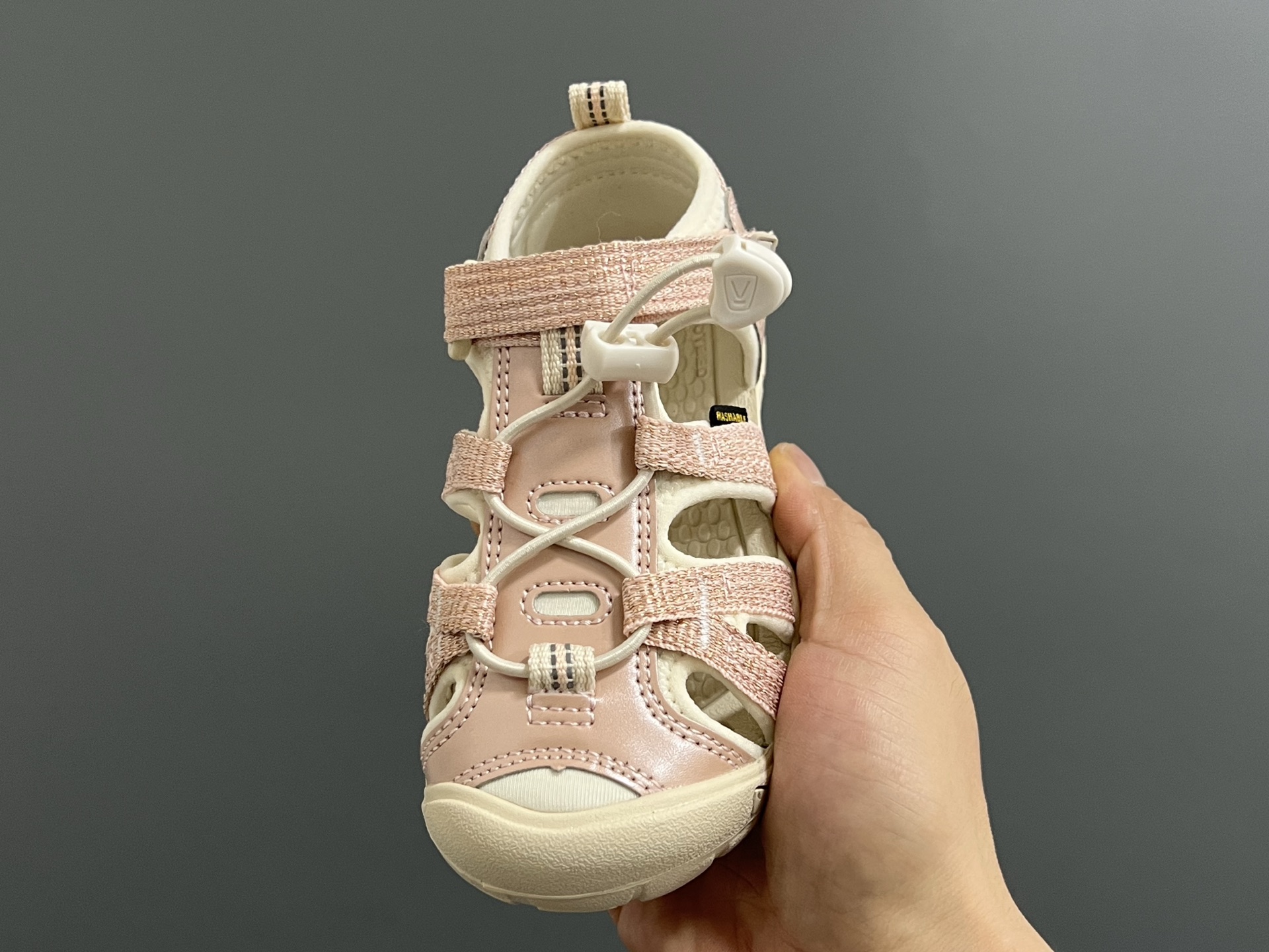 图片[3]-KEEN潮牌二代轻便儿童溯溪两穿凉鞋 尺码：24-37码 潮牌KEEN升级二代轻便凉鞋🆕 超轻超软超好穿✌🏻 溯溪款两穿超便捷✔️ 魔术贴设计，穿脱超方便👍🏻-选品中心