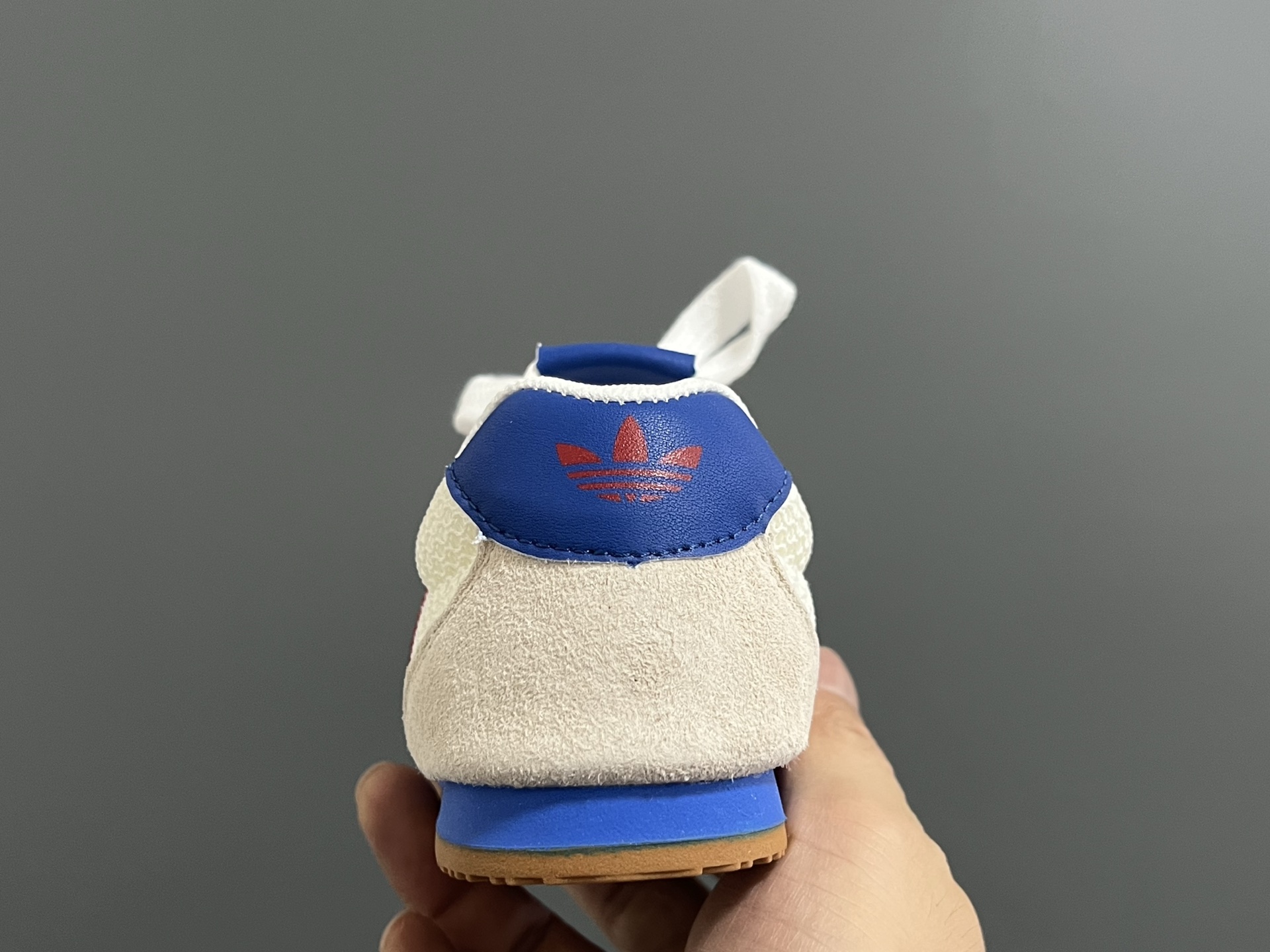 图片[8]-A家新款三条纹网面儿童休闲鞋 尺码：26-37码 百搭又不失时尚的三条纹 透气性网面，舒适不闷脚☁️ 橡胶耐磨防滑大底，脚感超赞👍🏻-选品中心